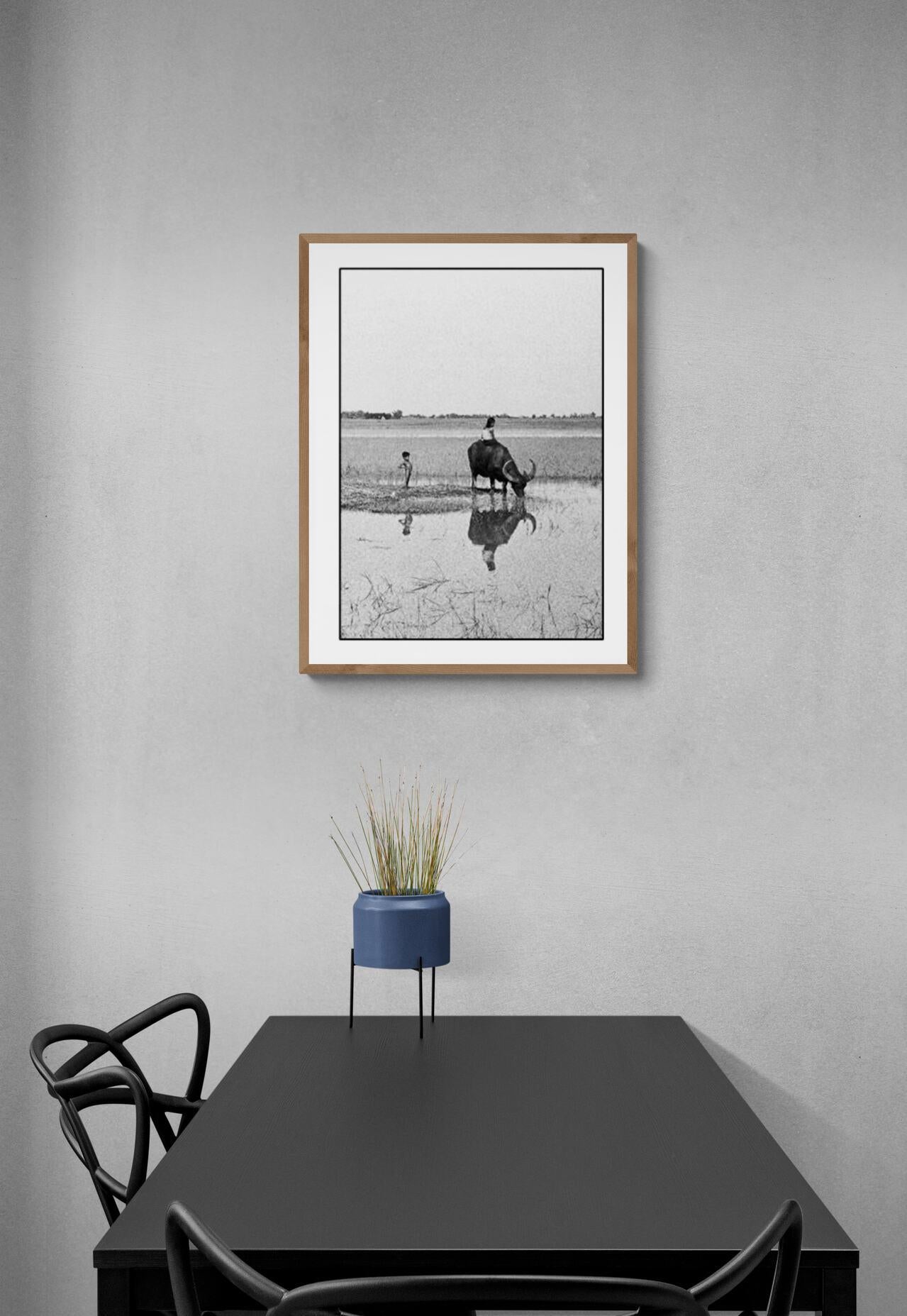 Sorella von Fratello & Sorella, 1961  Fotorealistische Schwarz-Weiß-Fotografie in limitierter Auflage (Grau), Black and White Photograph, von Fabrizio La Torre