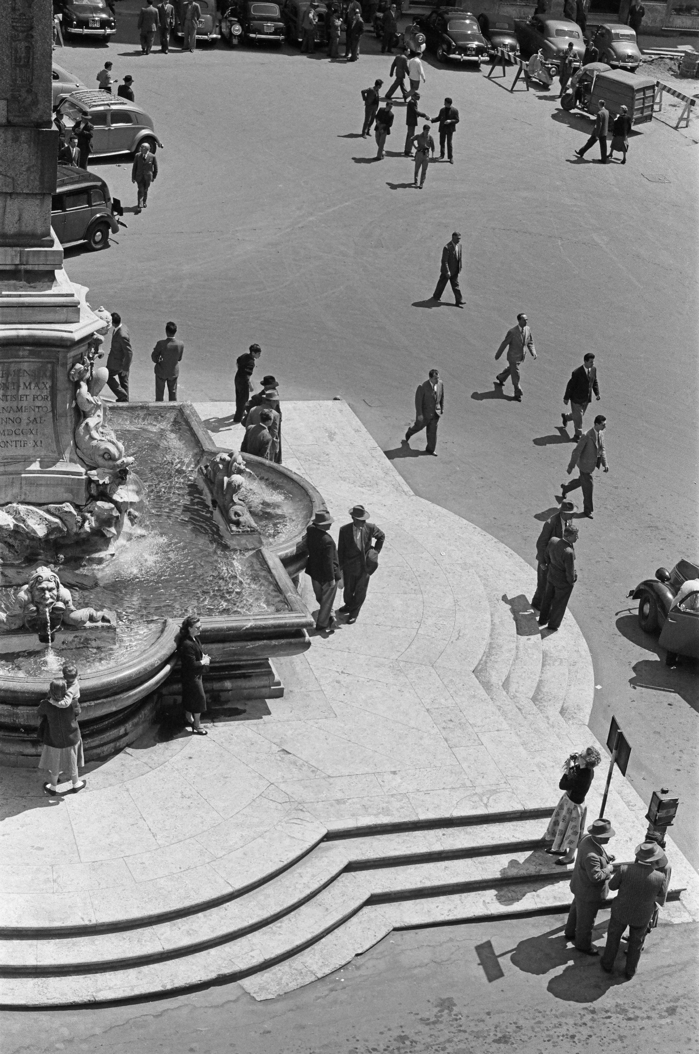 Iconics by Fabrizio La Torre - Set # 2 - Roma - 1956 - Vintage Photographs For Sale 2