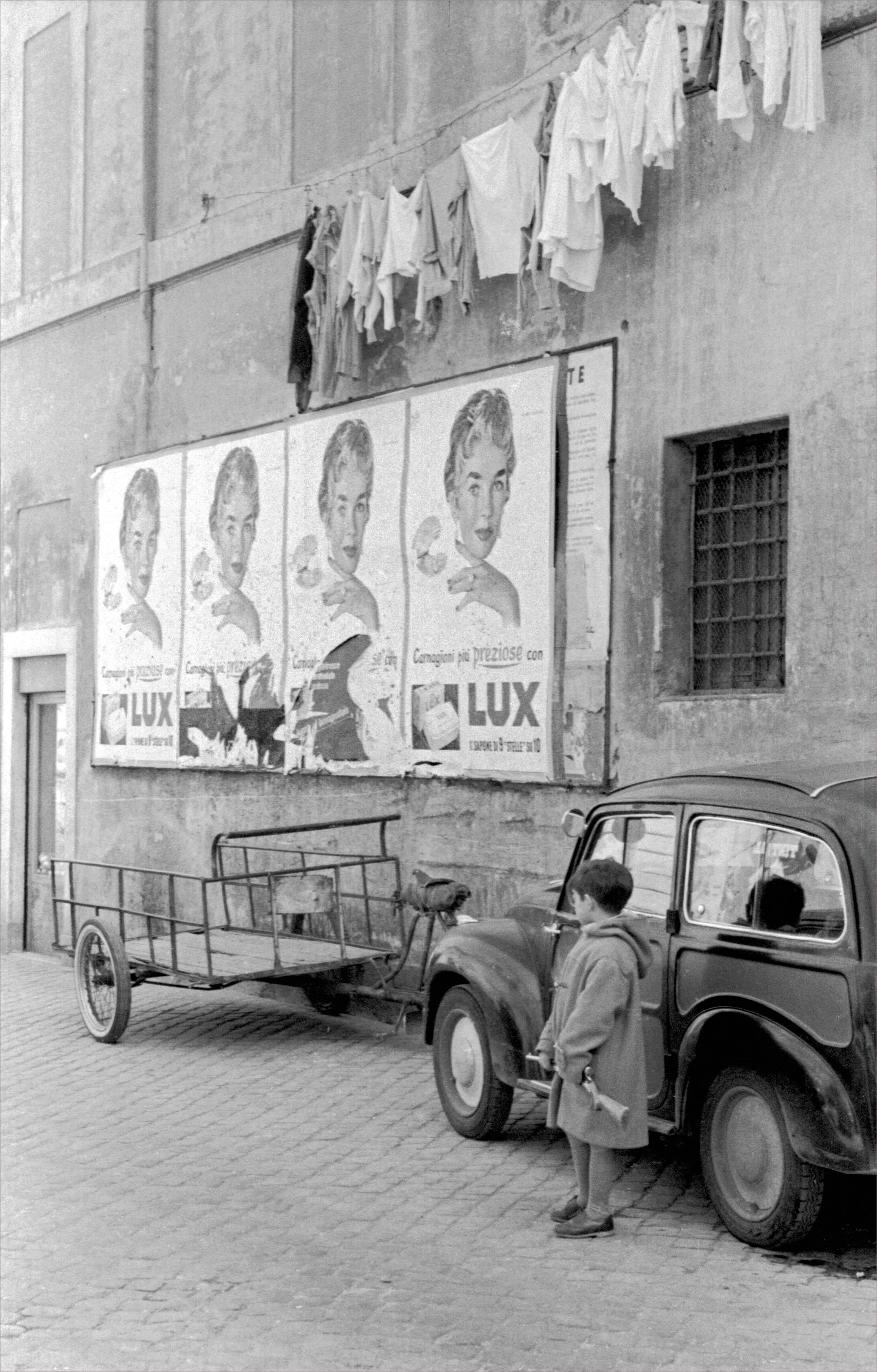 Fabrizio La Torre Black and White Photograph - La Sentinella, 1956 - Contemporary Photorealist Black & White Photography
