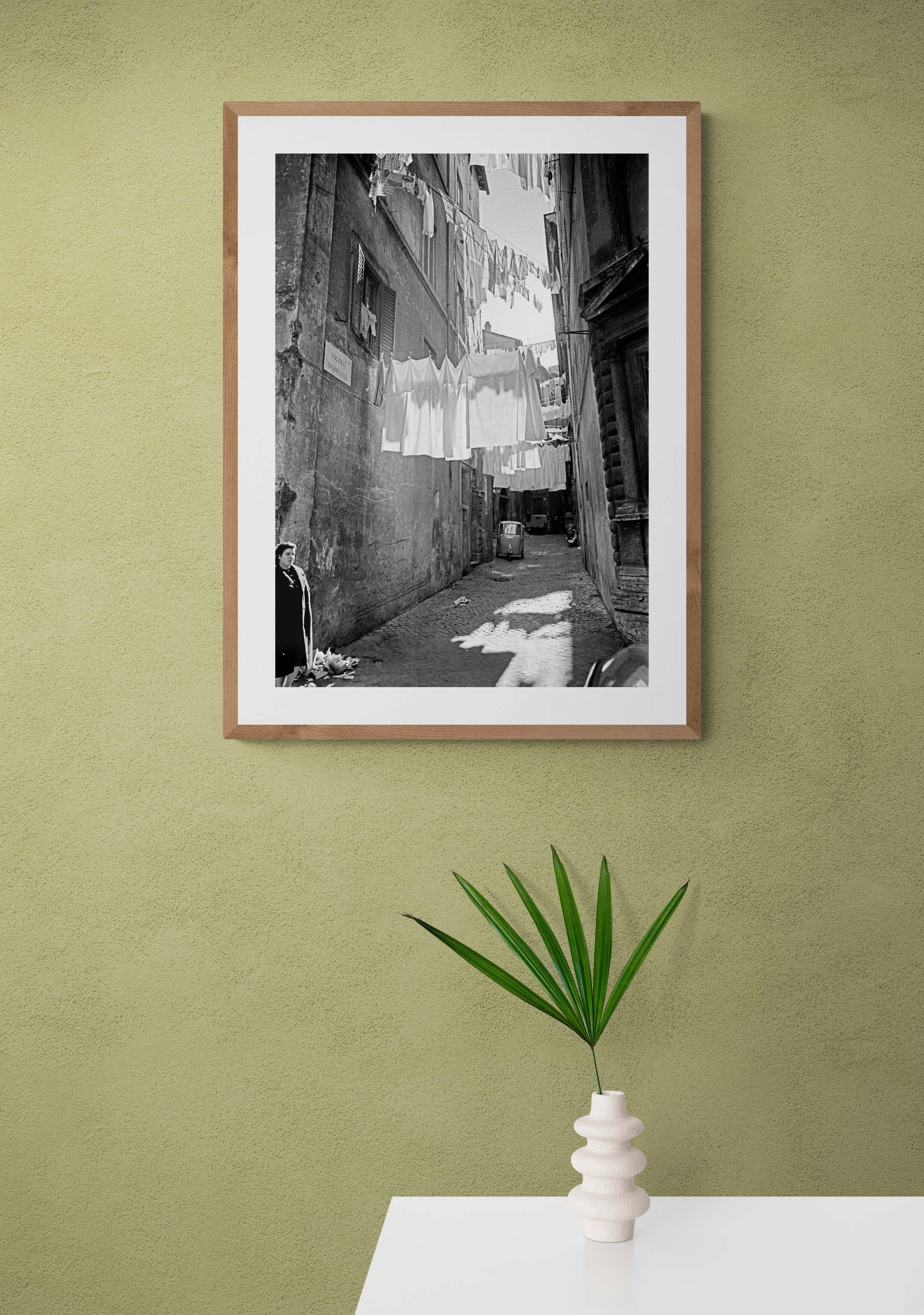 L'Attesa, 1962 - Roma - IT - Contemporary Photorealist Black & White Photography For Sale 2