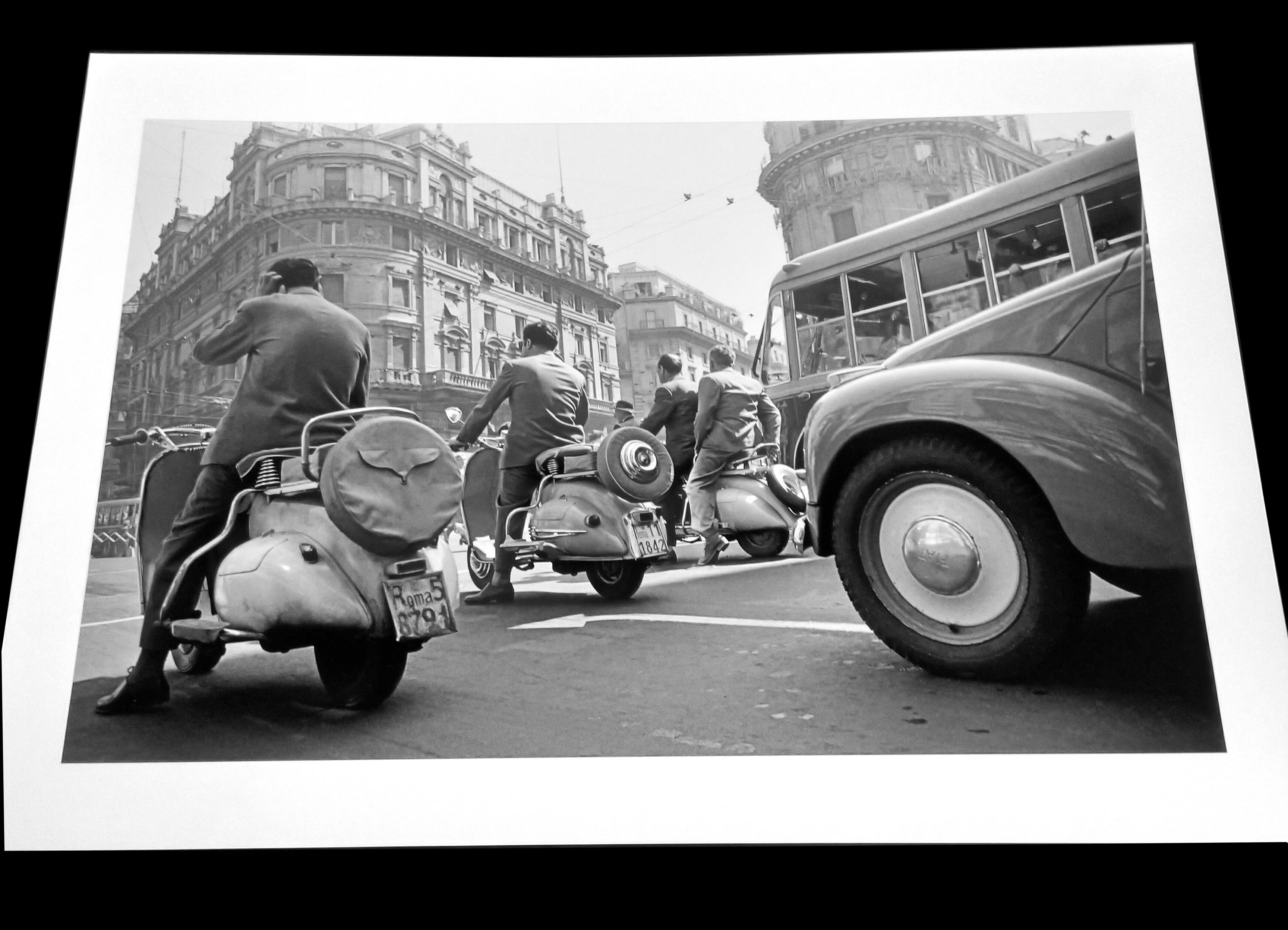 Le Tre Vespe, Roma 1962 - Contemporary Black & White Photography - Gray Black and White Photograph by Fabrizio La Torre