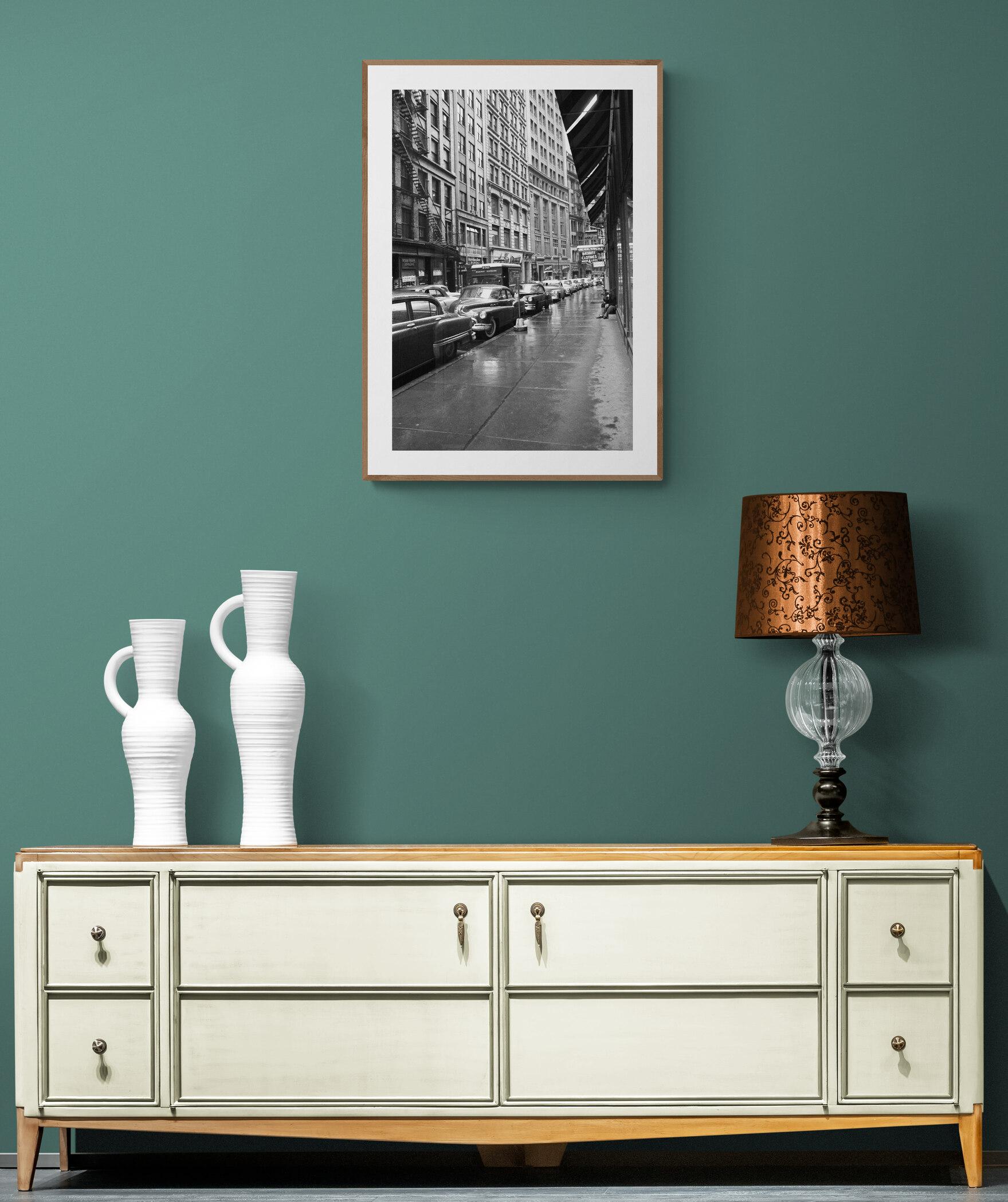 Perso nell'immensità, 1955. Men and hats, in the streets of New York.
Work sold in perfect condition, print on baryta paper 310 grs pigment inks of museum quality, limited edition of 5 copies
This is a Minimalist framing & presentation of the