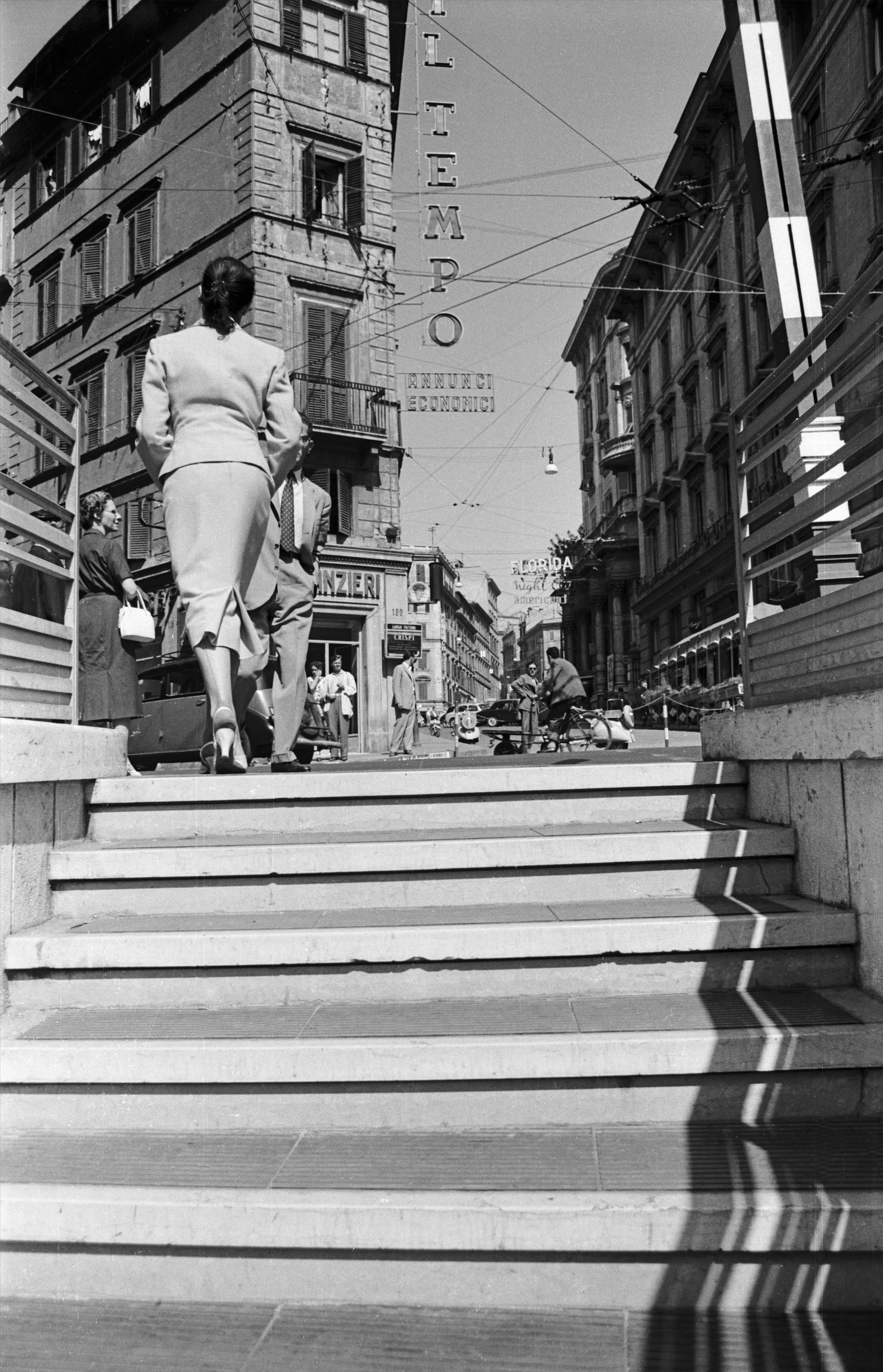 Fabrizio La Torre Black and White Photograph - Rotondità, 1963 - Roma, Italy -  Limited Edition Black & White Photography