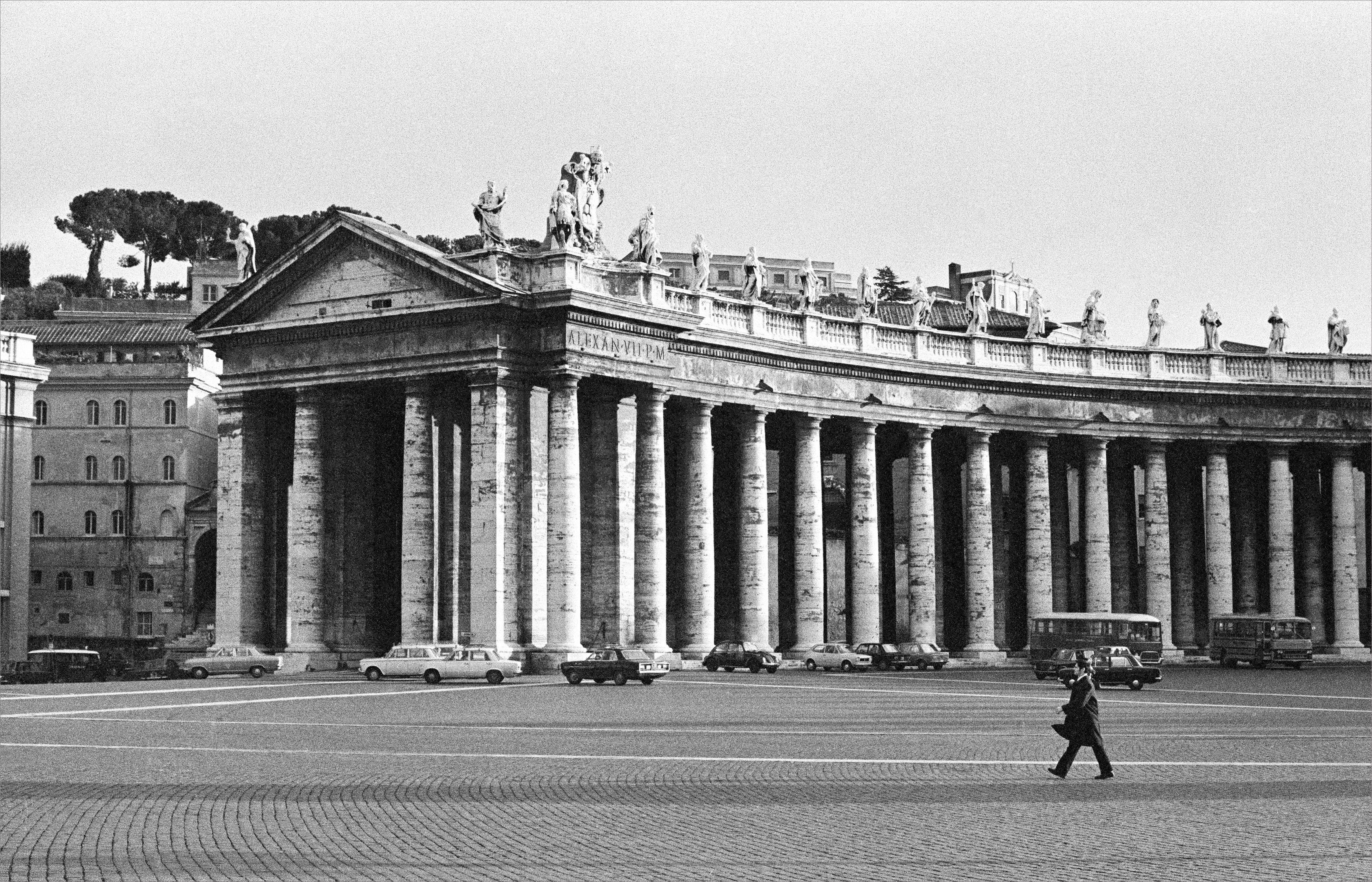 Fabrizio La Torre Black and White Photograph - Solitudine fra santi e colonne