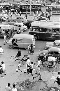 Embouteillage à Bangkok -Thaïlande 1957 - Gravure d'art en noir et blanc encadrée