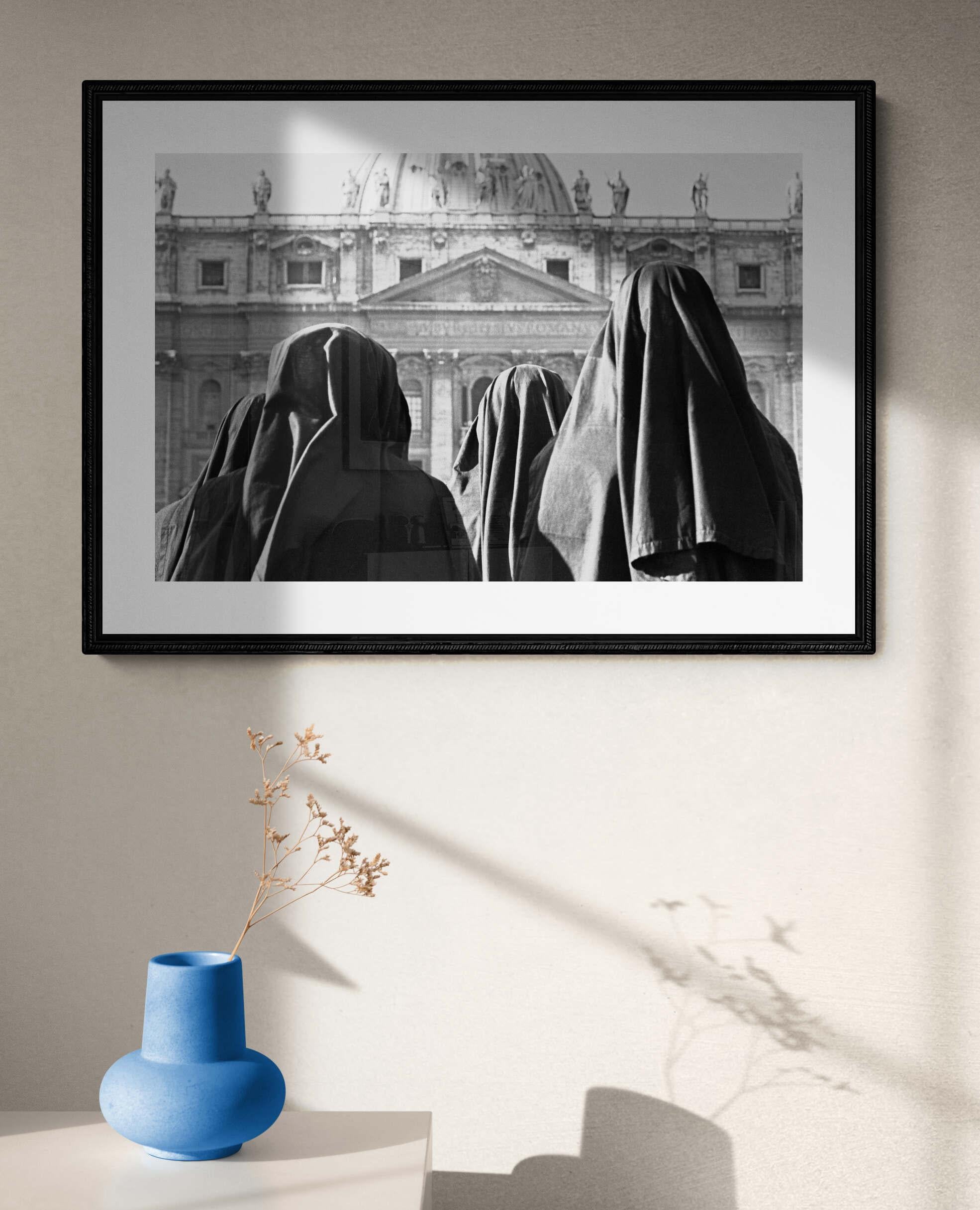 Un religioso ascolto, 1965 - Roma - Contemporary Black & White Photography For Sale 1