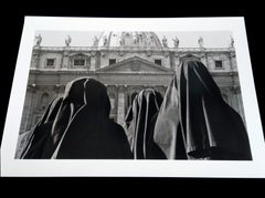 Un religioso ascolto, 1965 - Roma - Fotografía Contemporánea en Blanco y Negro Enmarcada