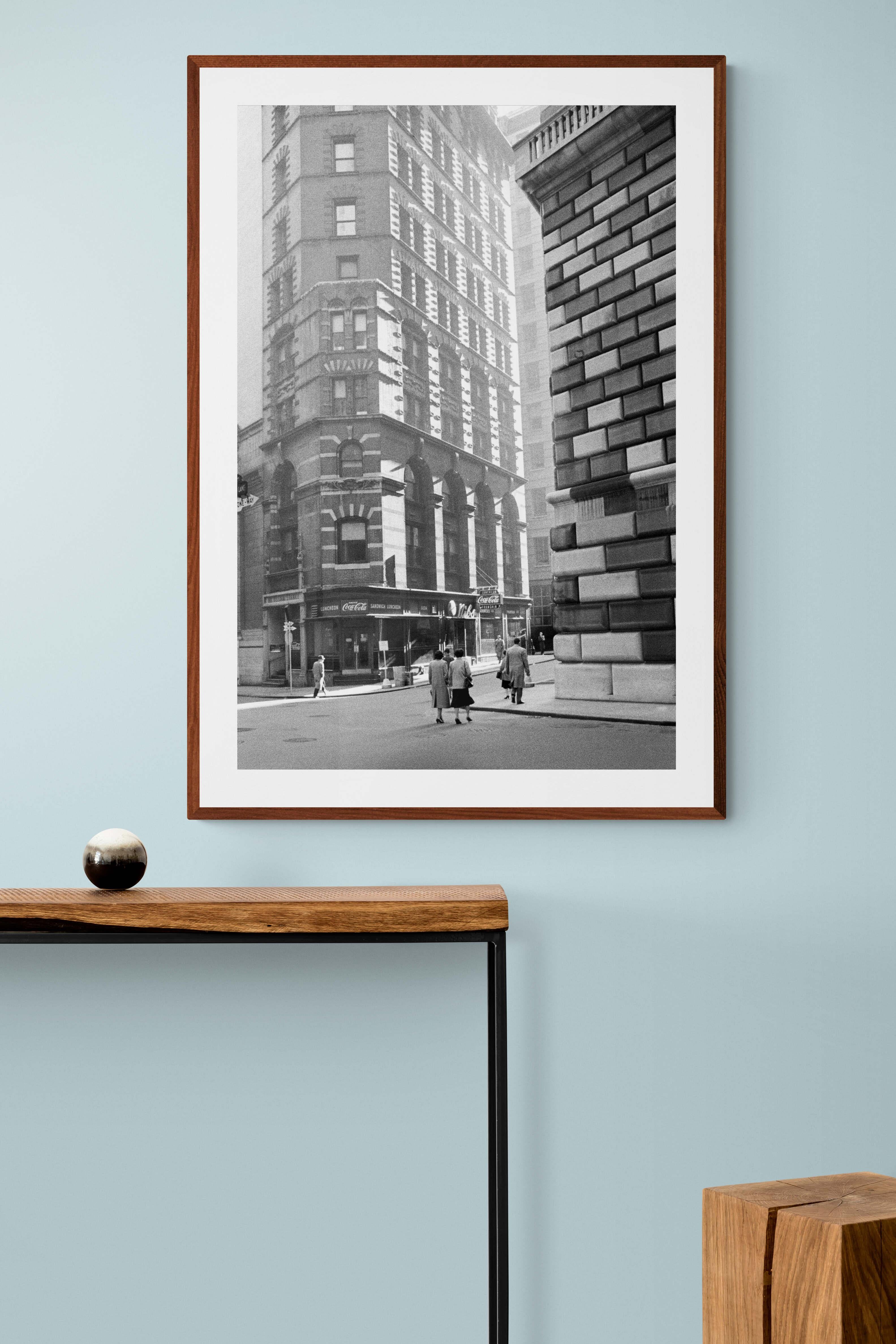 Verticalit, New York (1955) - Impression d'art en noir et blanc de grande taille en vente 1