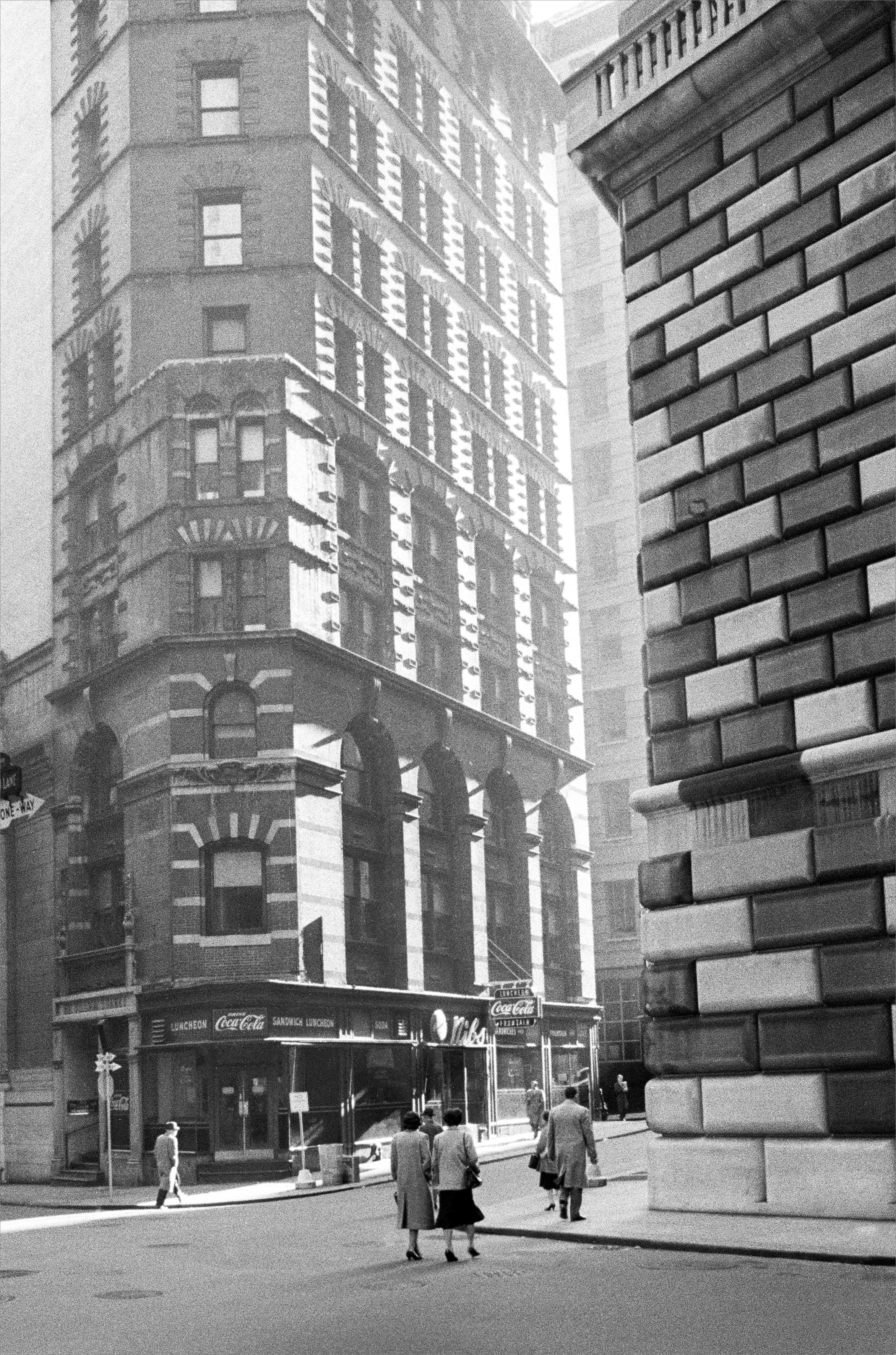 Fabrizio La Torre Black and White Photograph - Verticalità, New York (1955) - Large size Black & White Fine Art Print