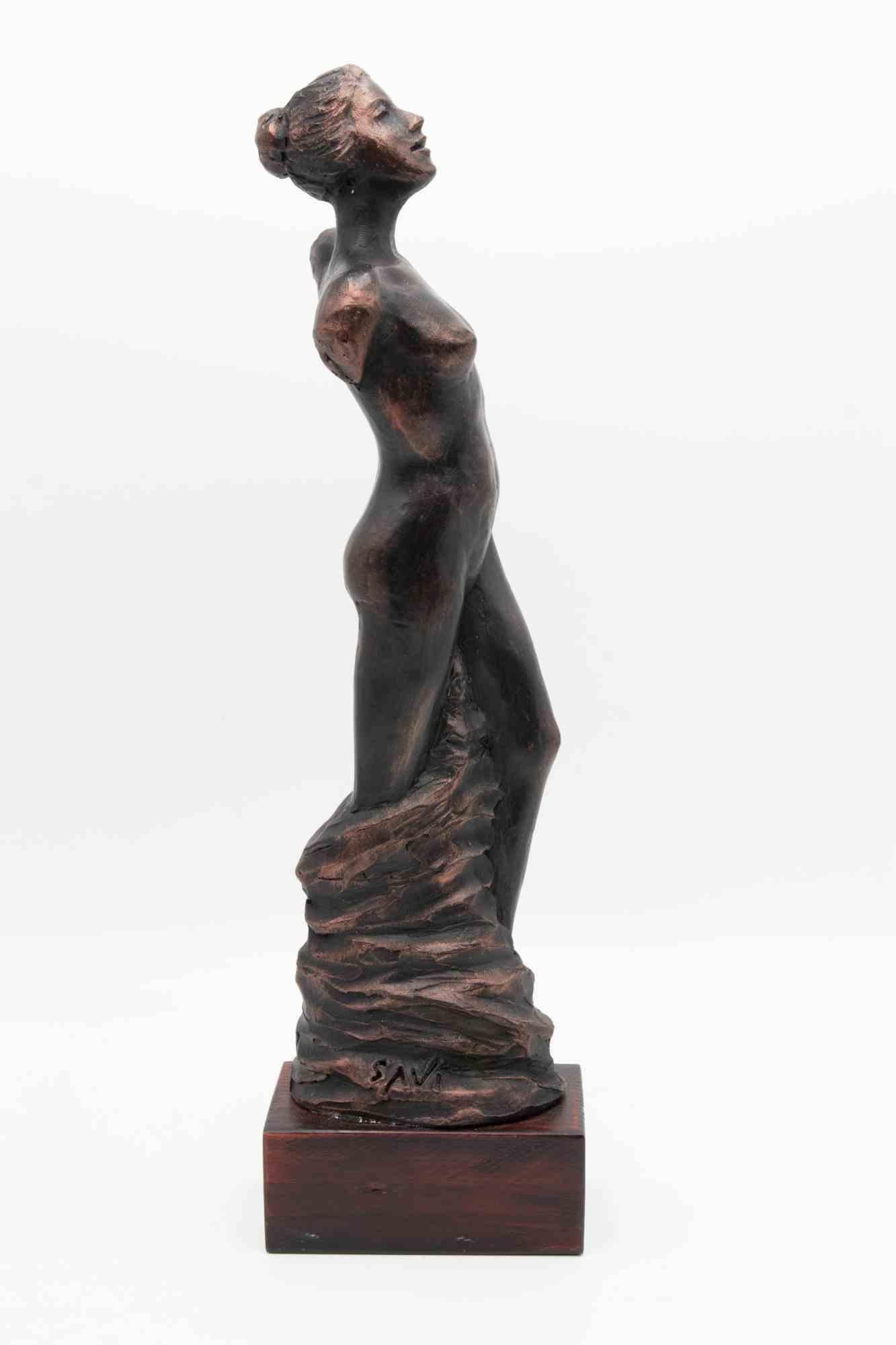 Statue of a woman is a sculpture realized by Fabrizio Savi in the 2000s. 

Female body facing upwards. The woman's legs are strongly tied to their bronze base firmly on the ground and sketched.

43x12 cm with wooden base included.

Signature