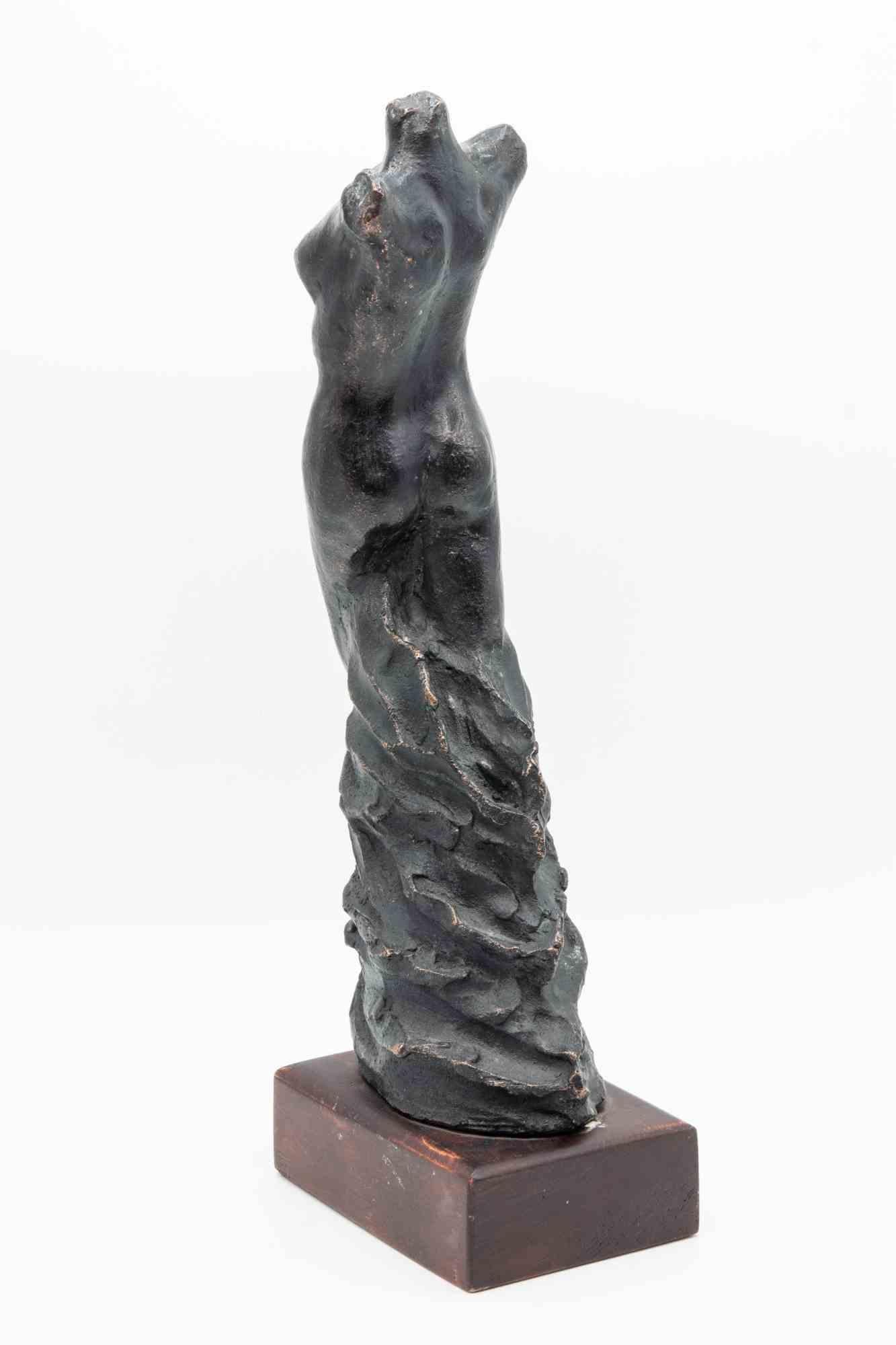 Statue einer Frau – Bronzeskulptur von Fabrizio Savi – 2012 im Angebot 1
