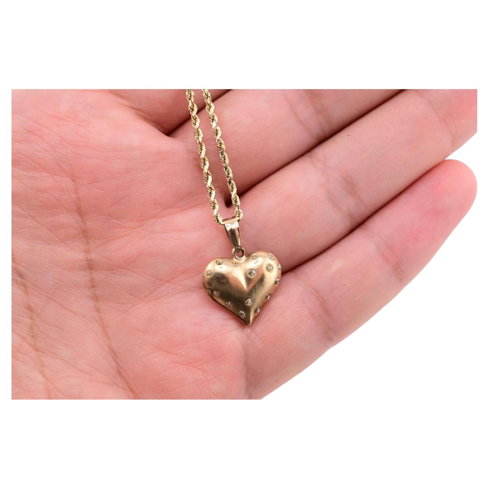 Fabuleux pendentif et chaîne en or jaune 14 carats en forme de cœur Bon état - En vente à Media, PA
