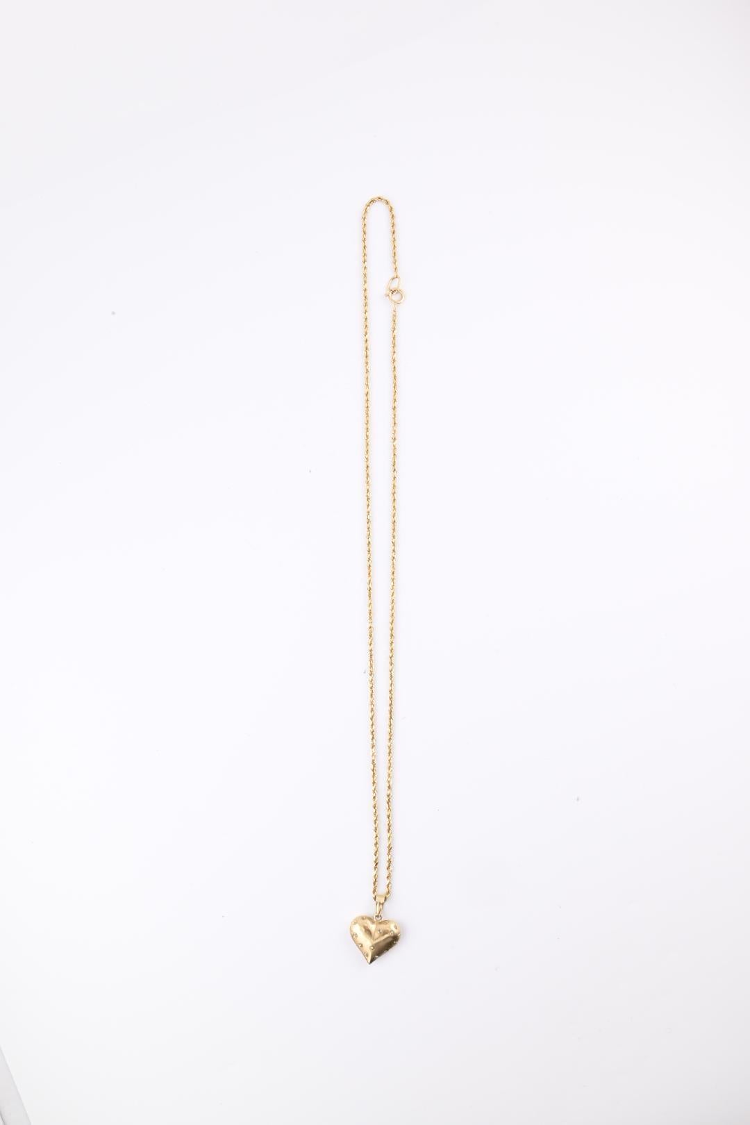Fabuleux pendentif et chaîne en or jaune 14 carats en forme de cœur Unisexe en vente