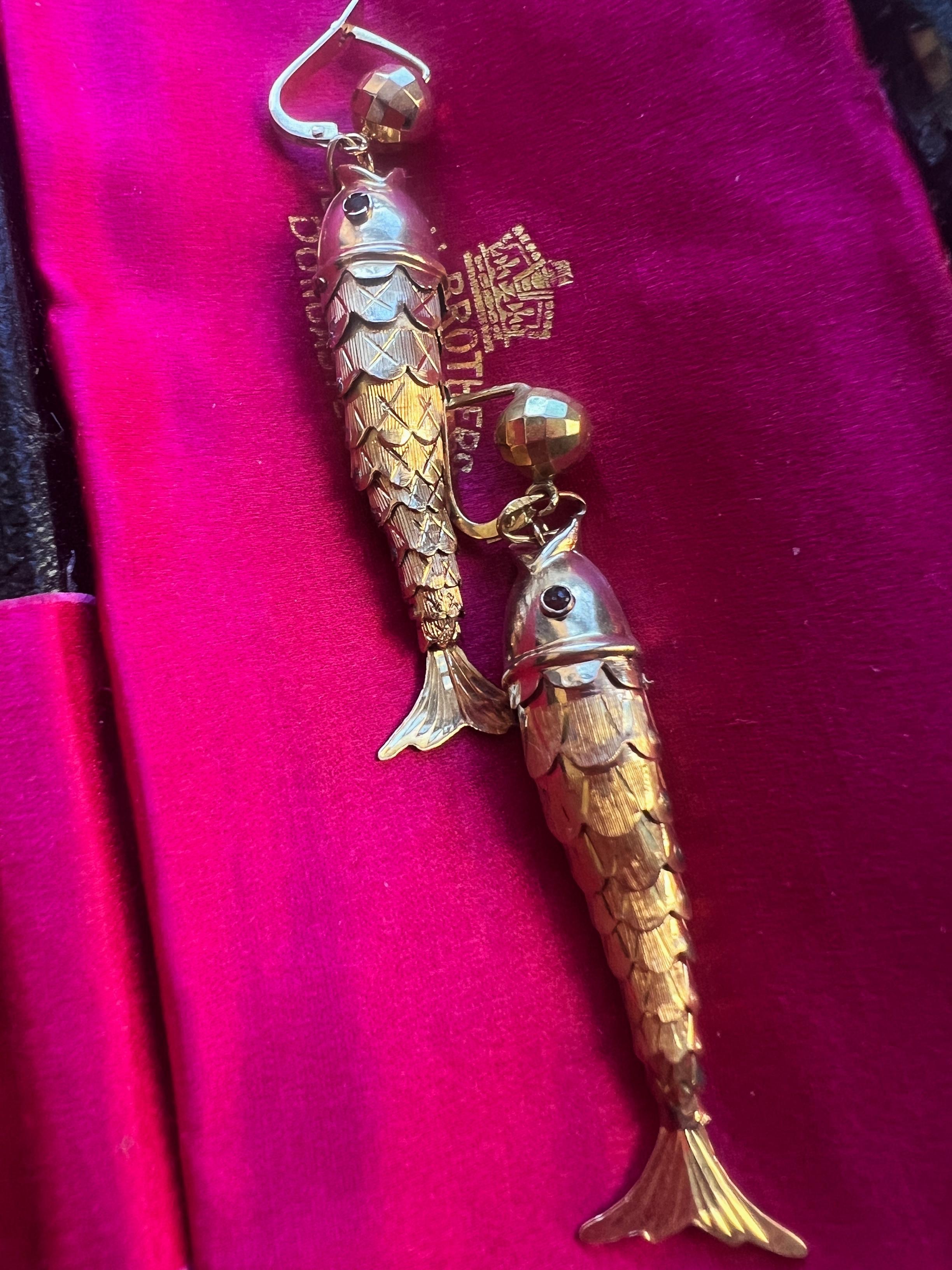 Fabulous 18K Yellow Gold Articulated Carp Fish Earrings In Good Condition In Versailles, FR