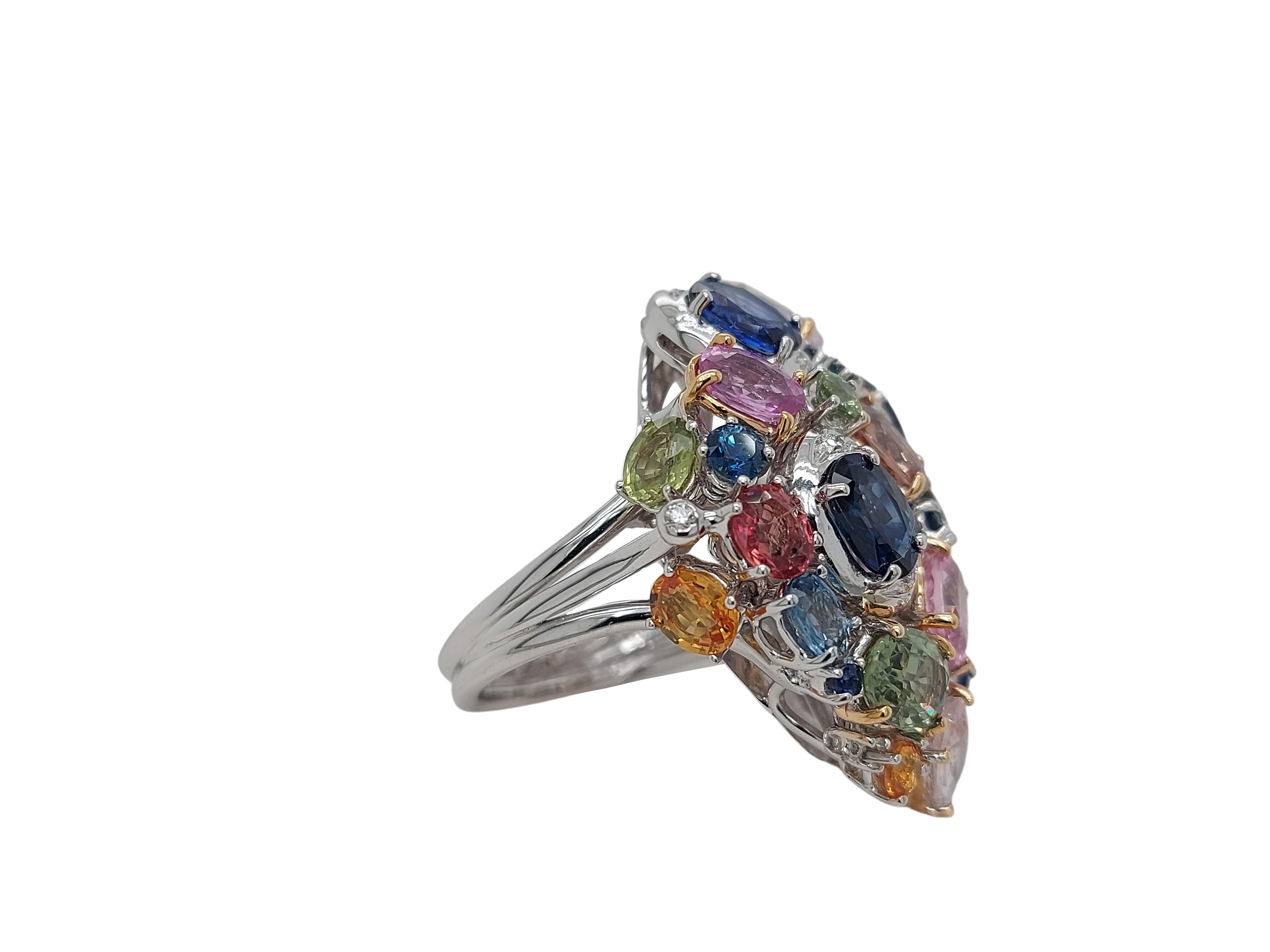Fabulous 18kt White Gold Ring with Diamonds and Semi Precious Stones In New Condition For Sale In Antwerp, BE