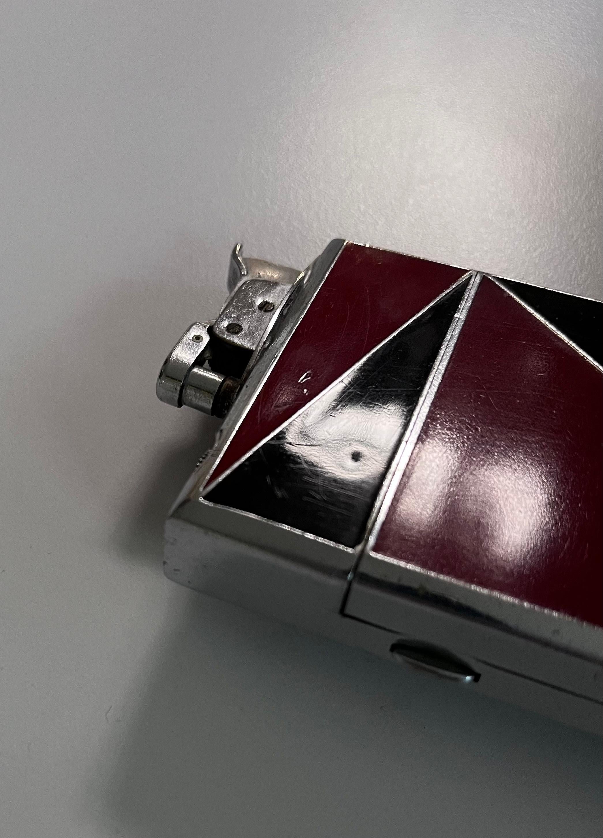 Favoloso accendino e portasigarette combinato in smalto rosso e nero degli anni '30 in vendita 9