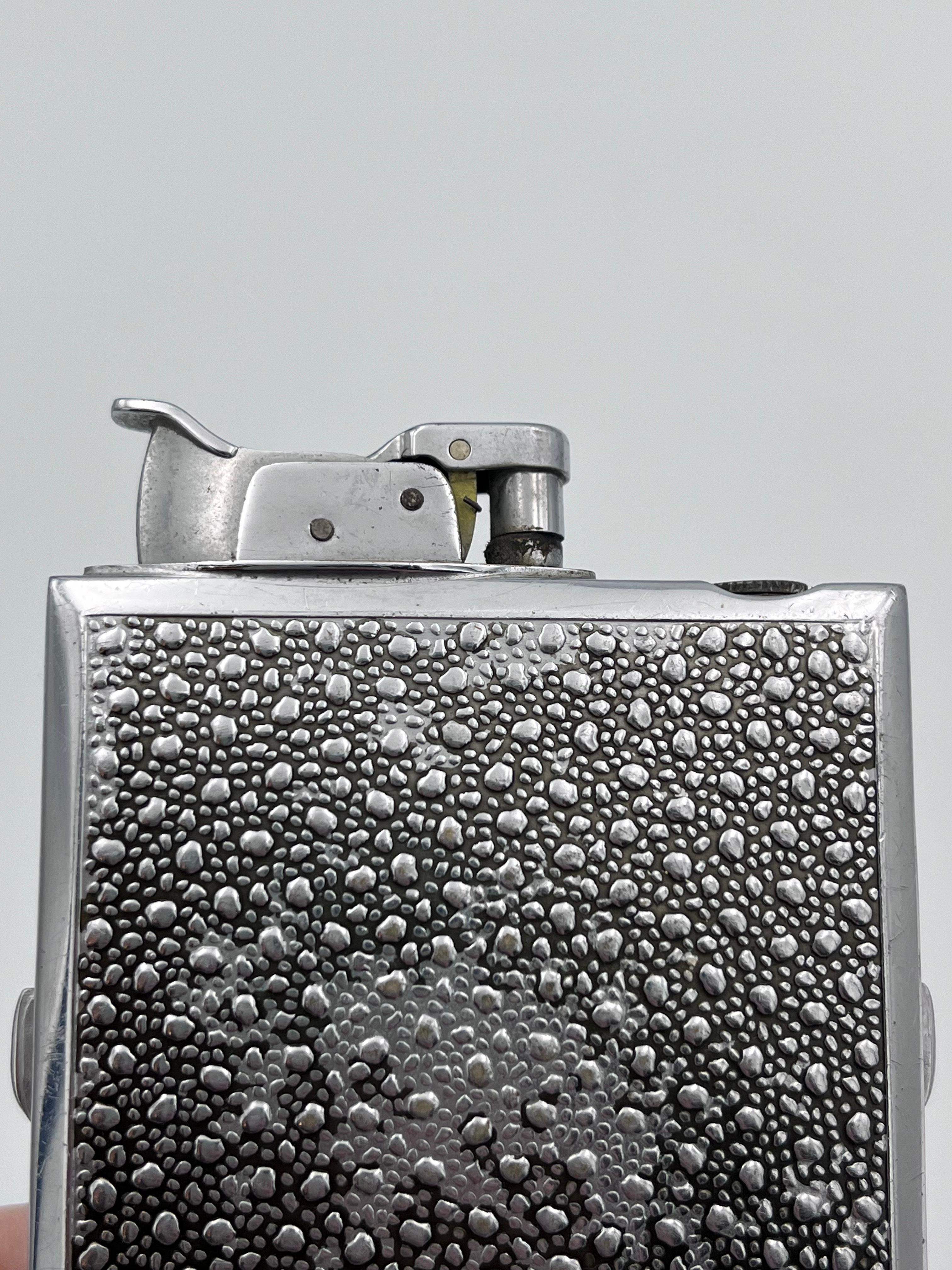 Favoloso accendino e portasigarette combinato in smalto rosso e nero degli anni '30 in vendita 1