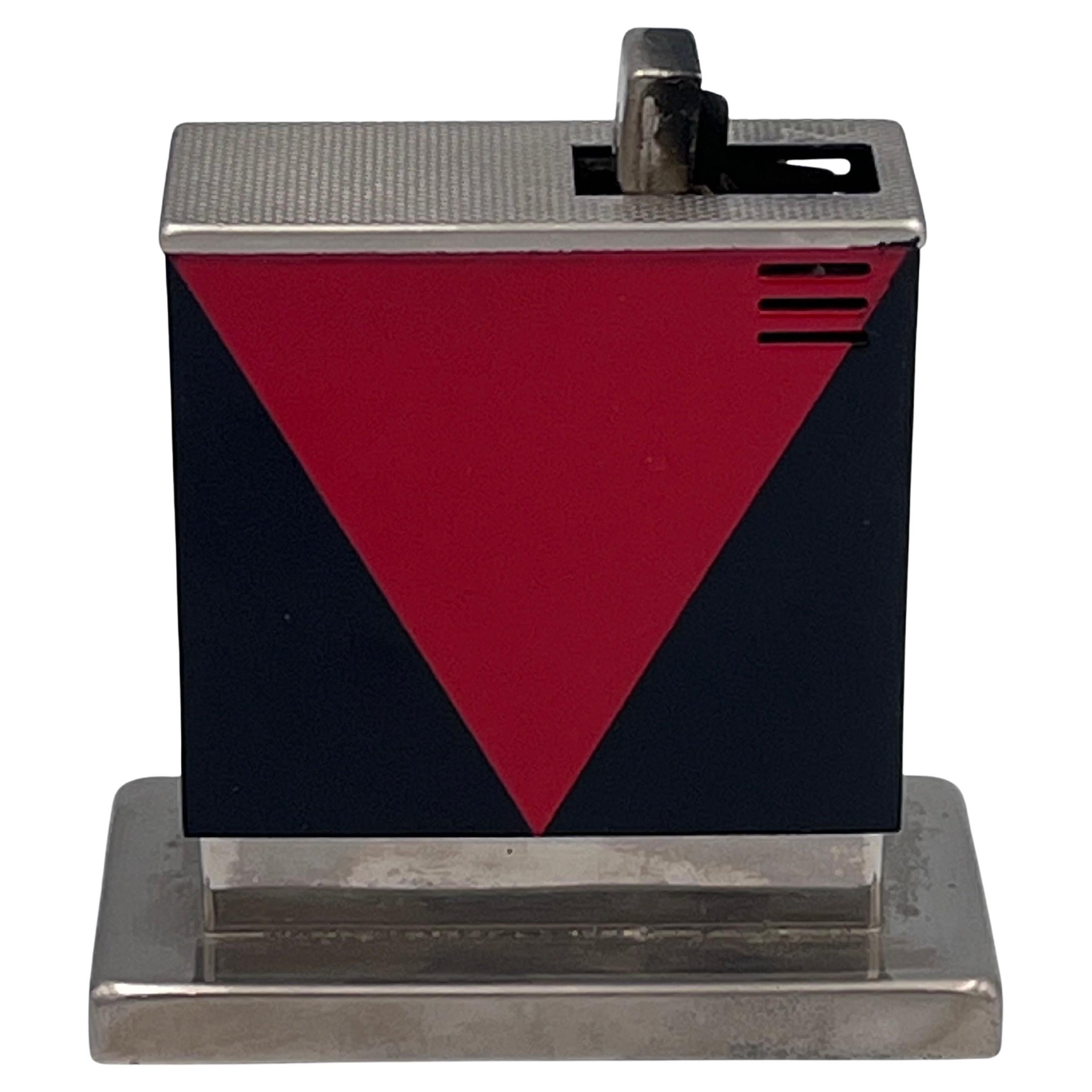 Fabulous 1940
s Art Deco Post War German Touch Tip Desk Lighter, Red 
Black en vente