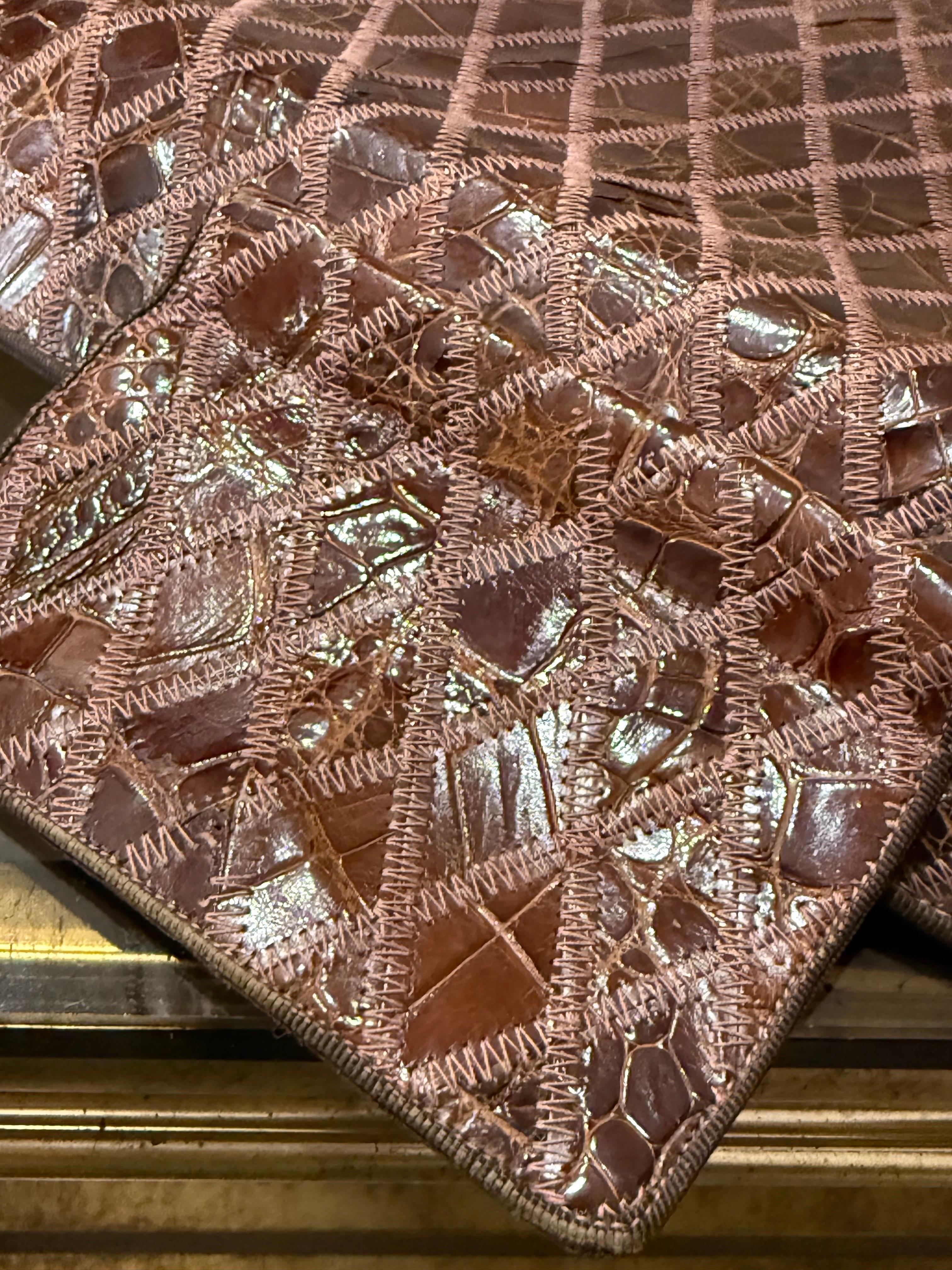 Favolosa busta con chiusura a linguetta in alligatore arlecchino marrone degli anni '40 in vendita 5