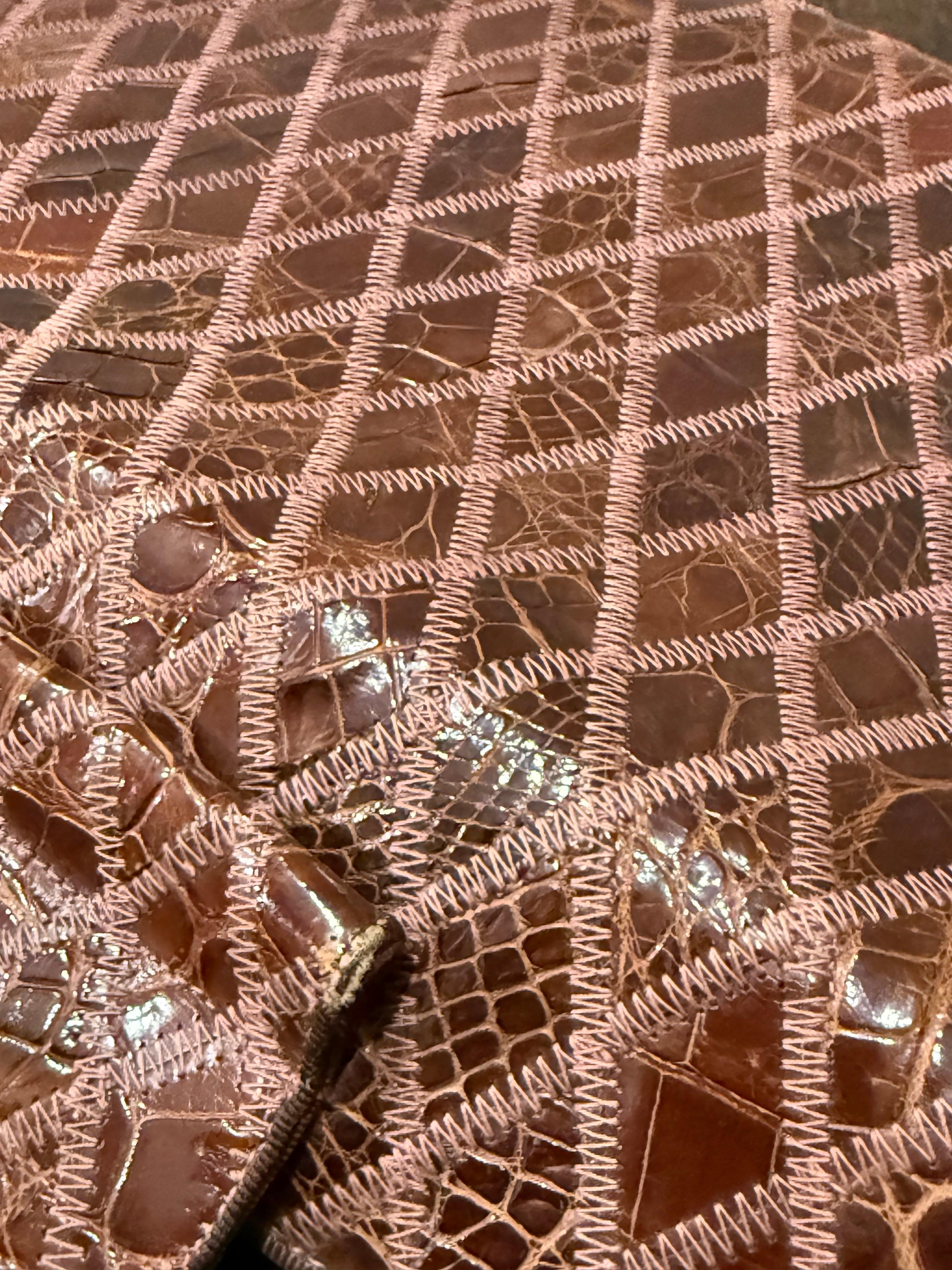 Favolosa busta con chiusura a linguetta in alligatore arlecchino marrone degli anni '40 in vendita 4