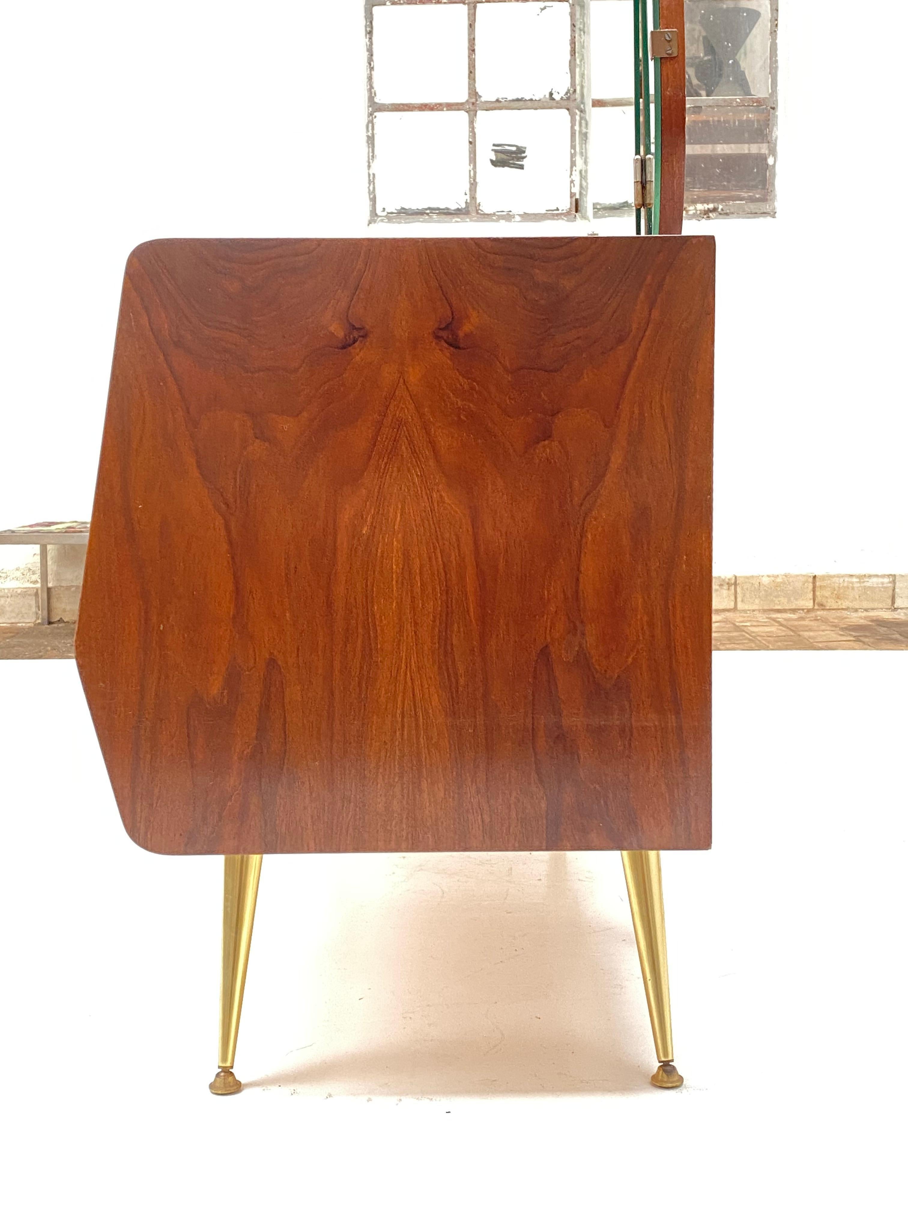 Favoloso tavolo da trucco Vanity a specchio degli anni '50 in mogano con dettagli in ottone 3