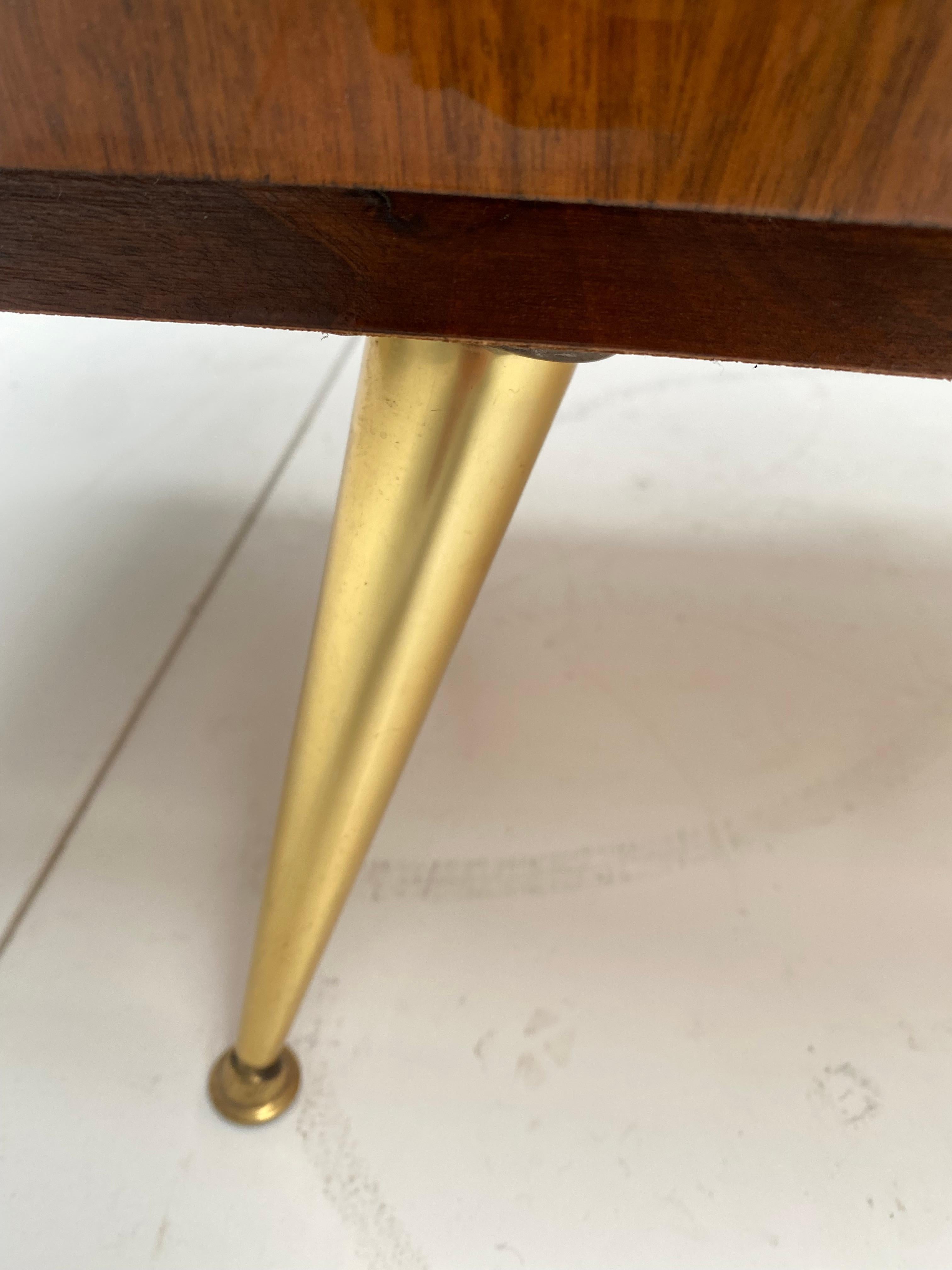 Favoloso tavolo da trucco Vanity a specchio degli anni '50 in mogano con dettagli in ottone 7