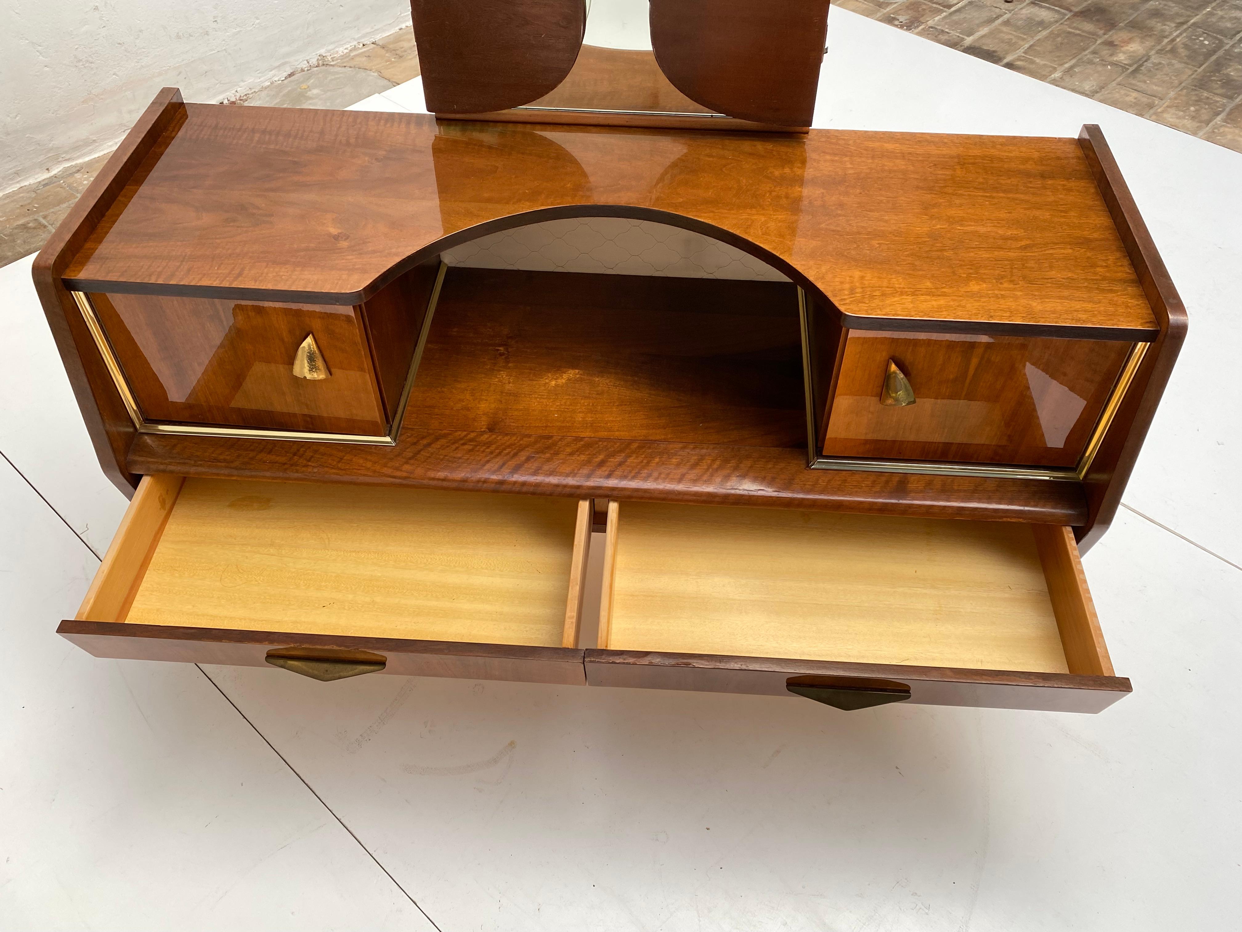 Metà XX secolo Favoloso tavolo da trucco Vanity a specchio degli anni '50 in mogano con dettagli in ottone