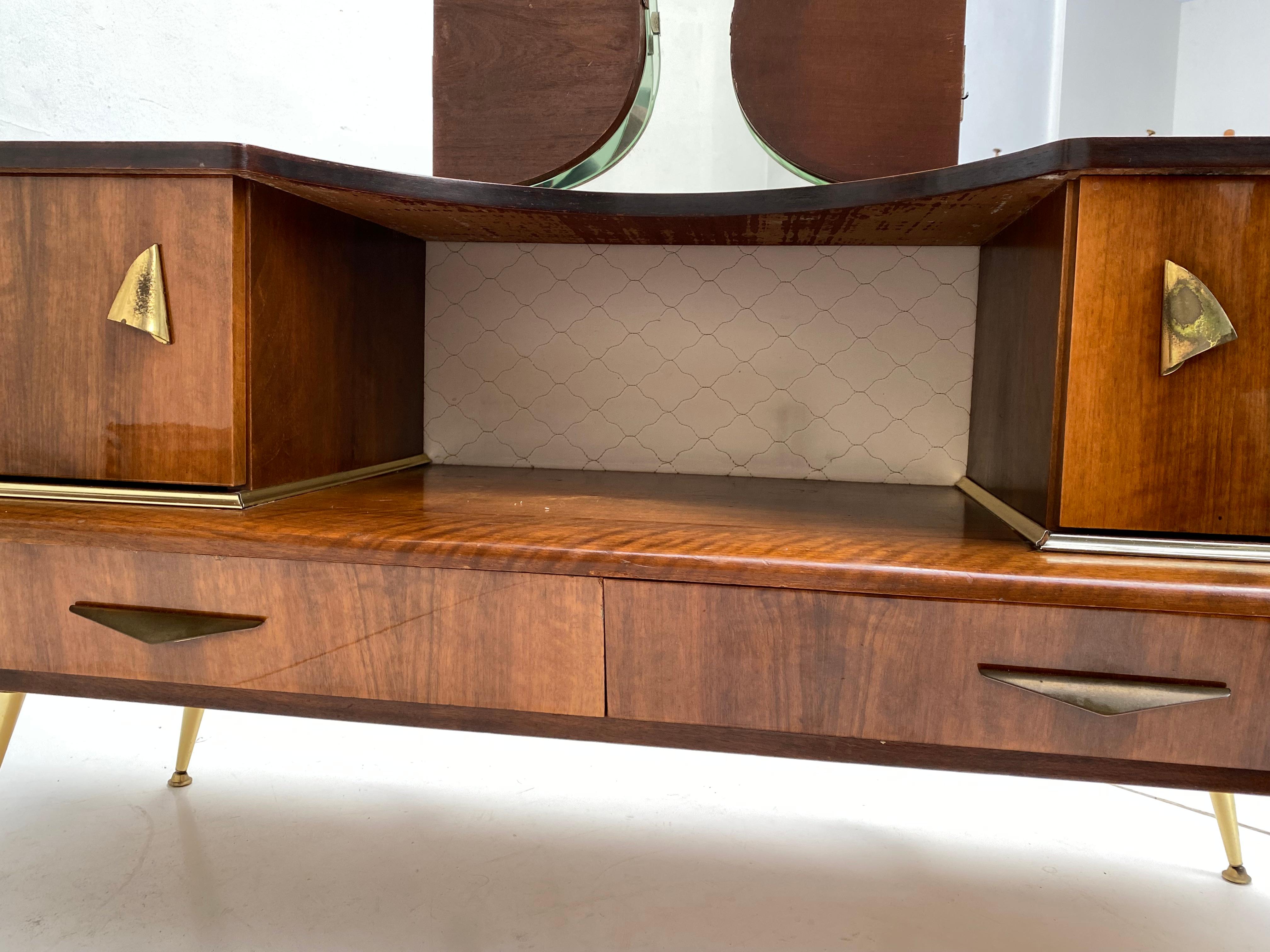 Favoloso tavolo da trucco Vanity a specchio degli anni '50 in mogano con dettagli in ottone 1