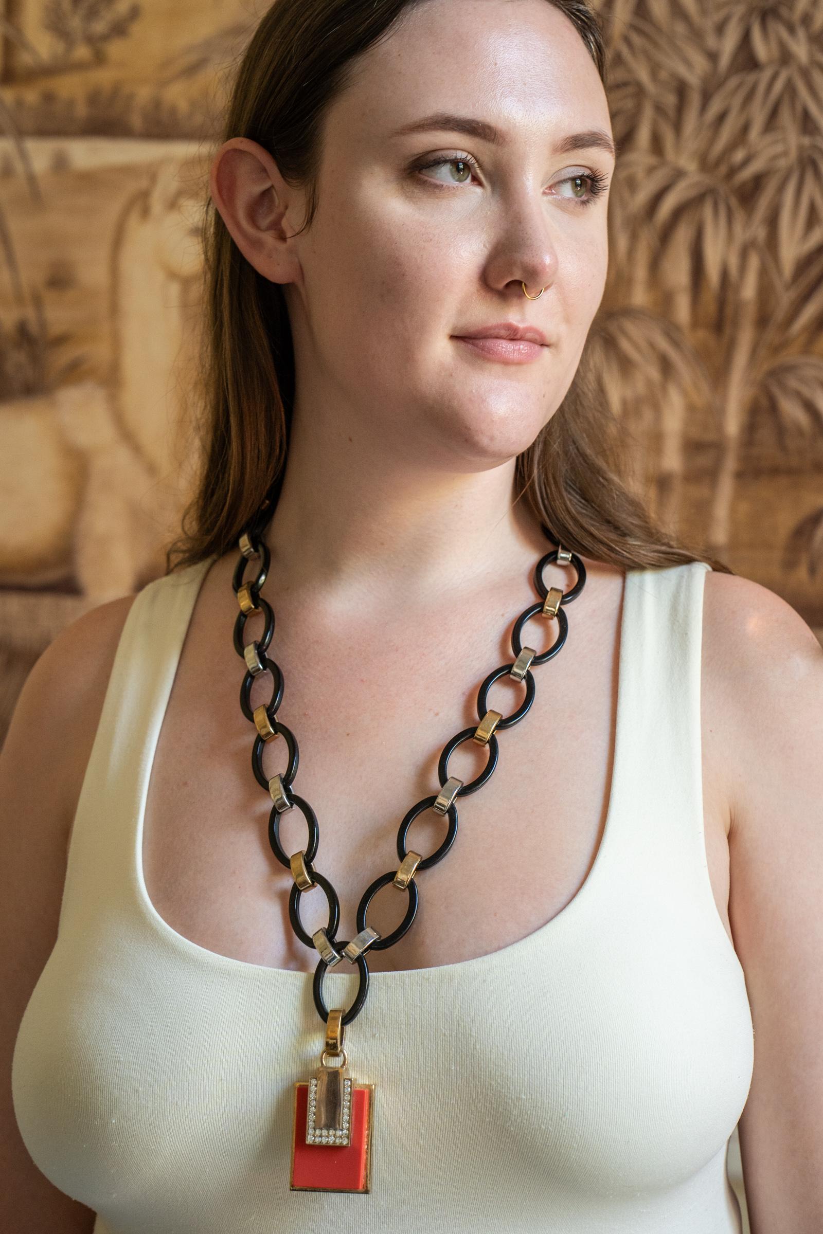 Fabuleux collier sautoir de la mode des années 1960 en vente 5