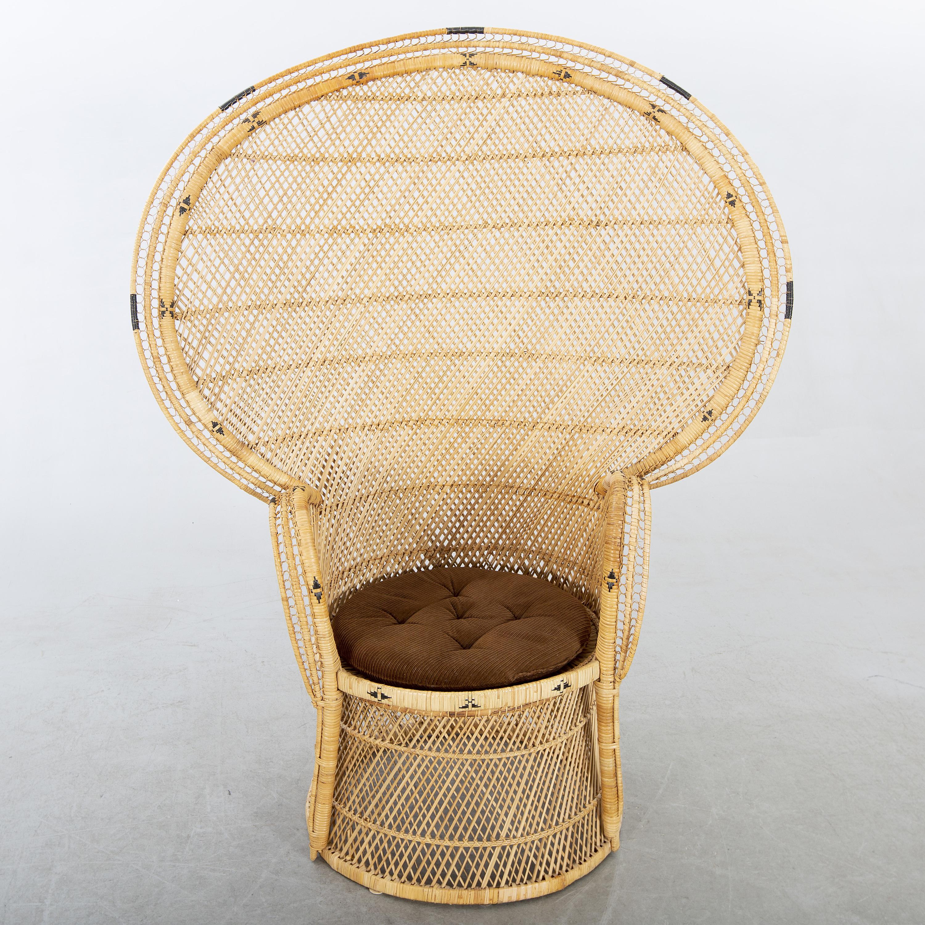 Tissage Fabuleux fauteuil « Paon » vintage en rotin des années 1970  en vente