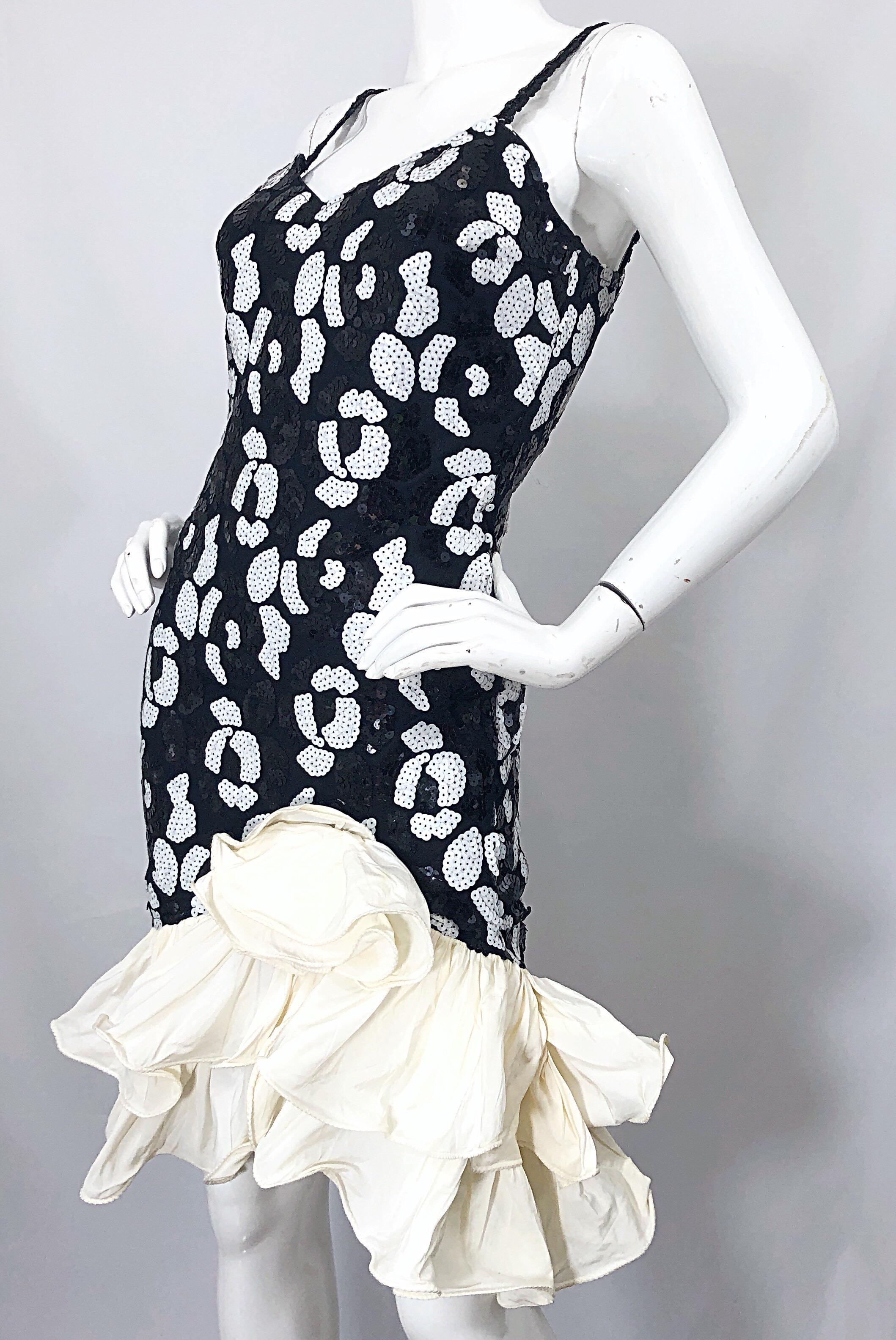 Fabulous 1980s Black and White Size 6 / 8 Sequin Bodycon Vintage 80s Dress 2