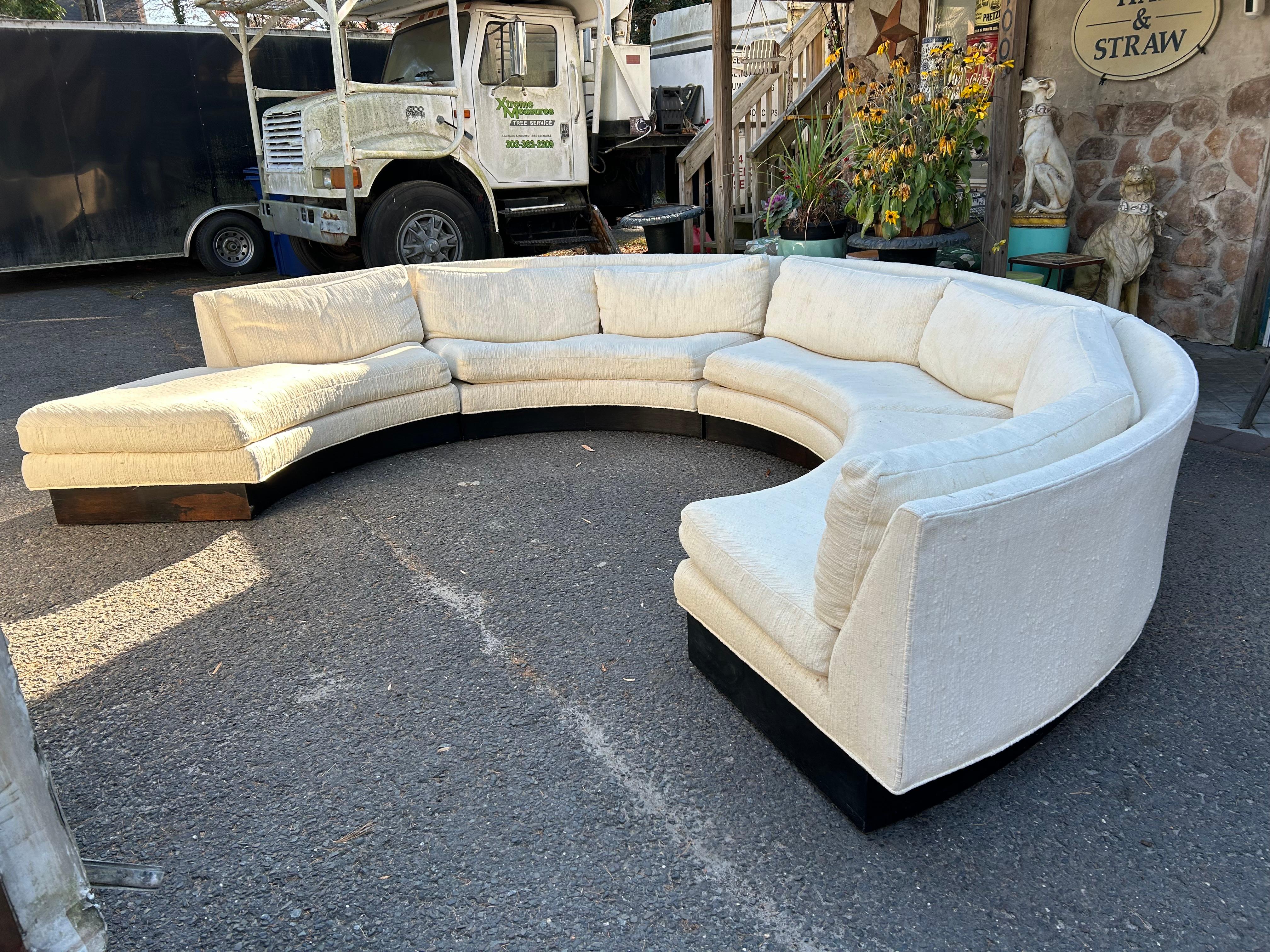 Tissu d'ameublement Fabuleux 4-Pieces Erwin Lambeth Circular Curved Sofa Sectional Mid-Century Modern en vente