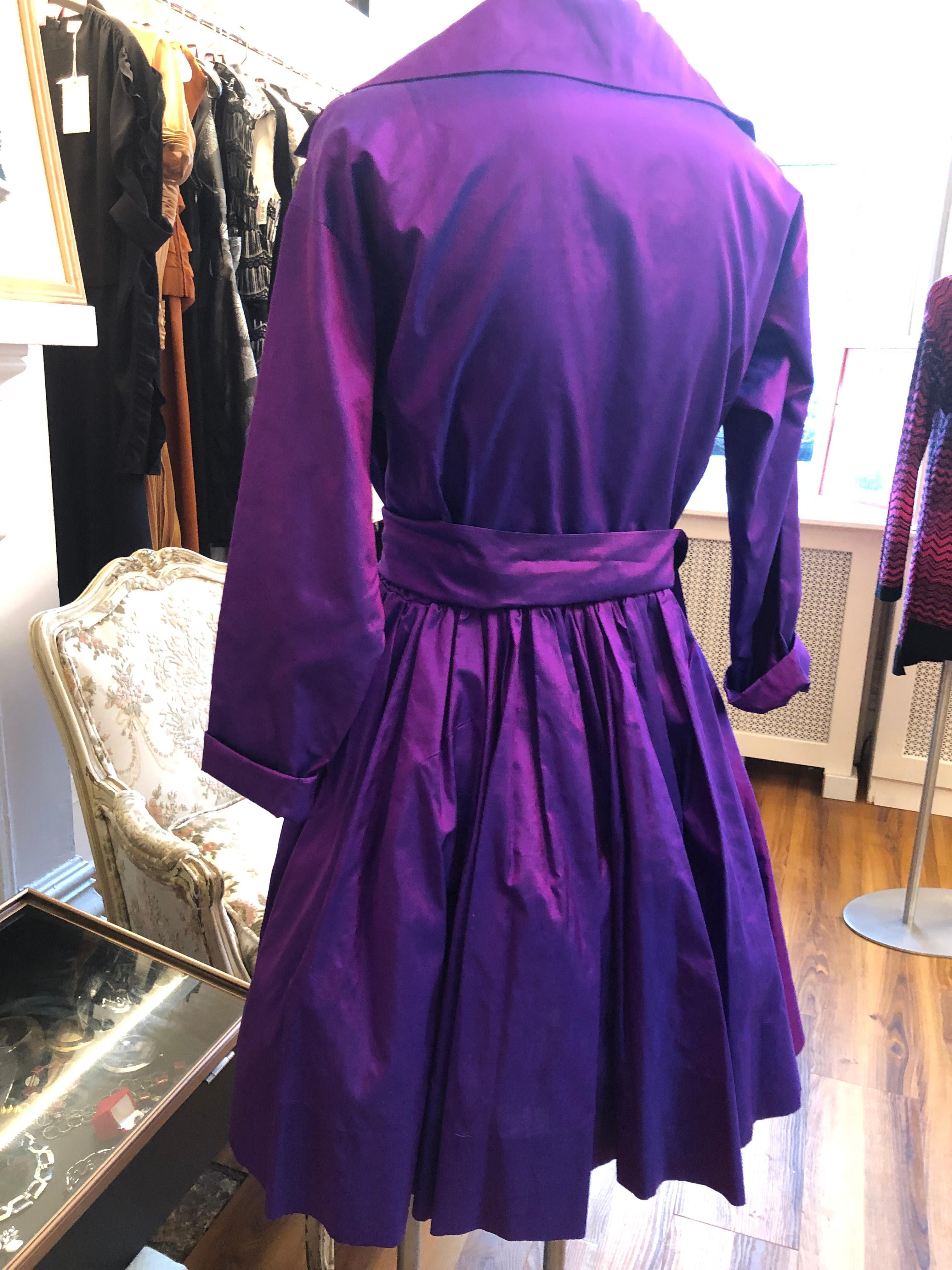 Fabelhaftes 90er Jahre Catherine Regehr Seidenkleid M im Zustand „Hervorragend“ in Port Hope, ON