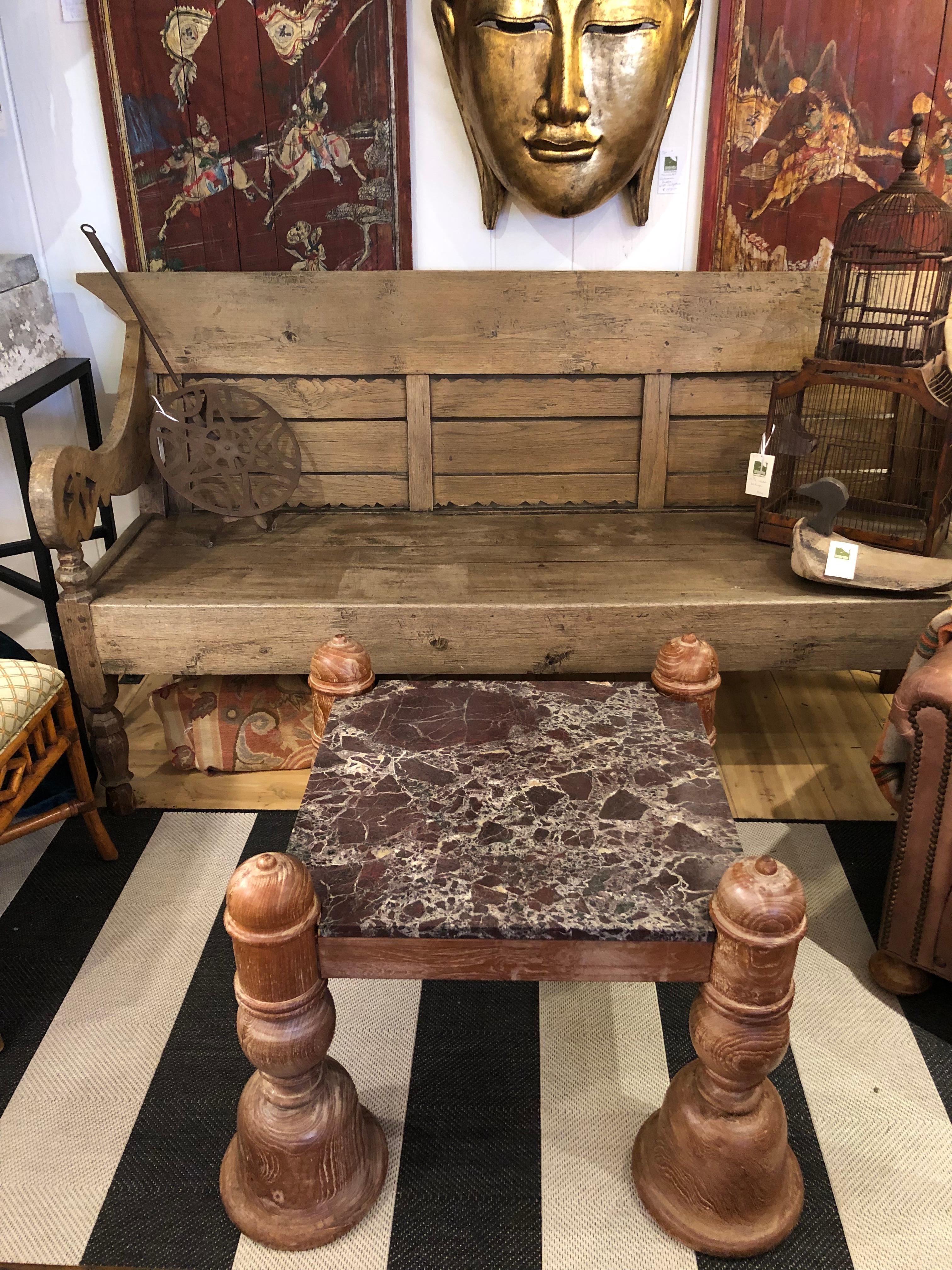 Fabuleuse table basse carrée anglo-indienne sculptée en bois et plateau en marbre en vente 4