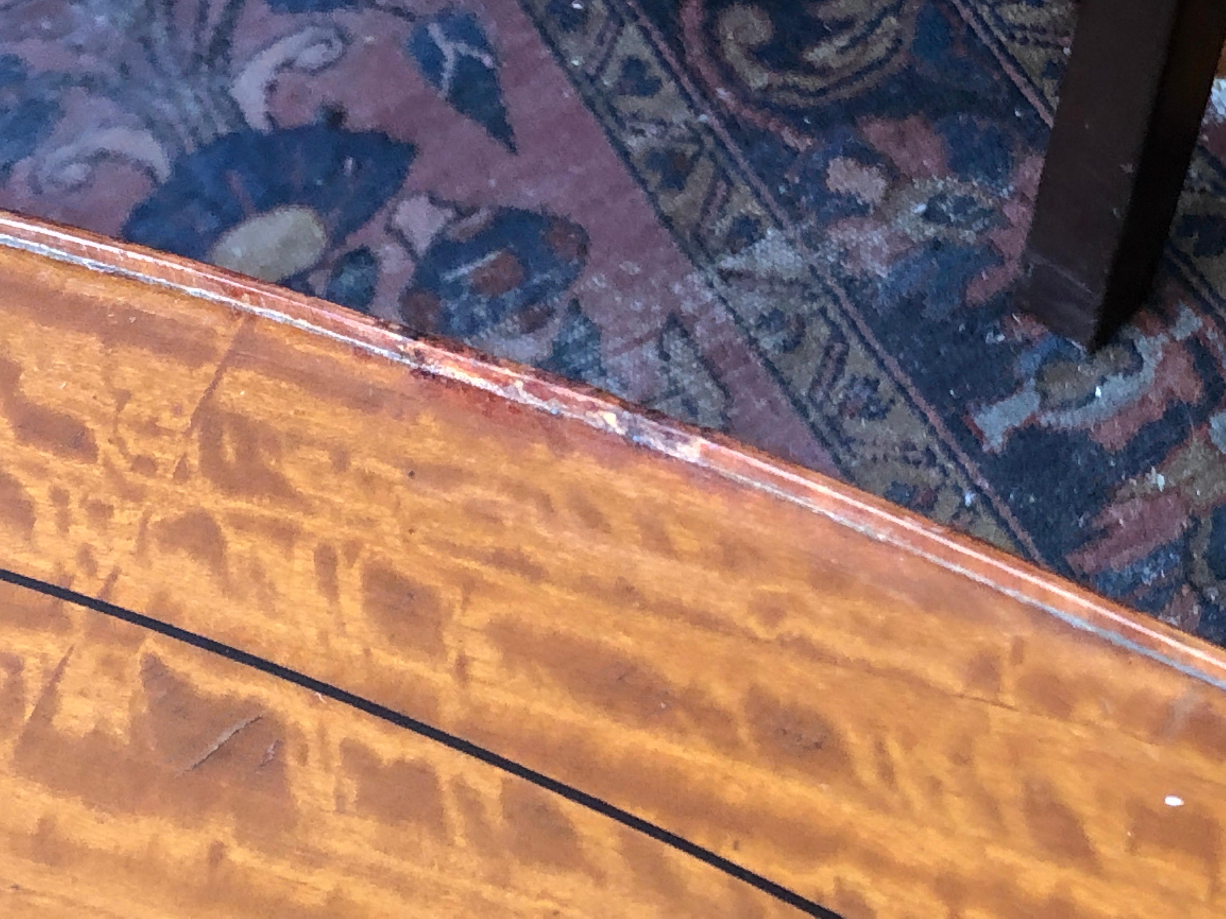 Fabulosa Mesa Ovalada Inglesa Antigua Edwardian Adam Pintada a Mano en Madera Satinada de 2 Pisos en venta 2