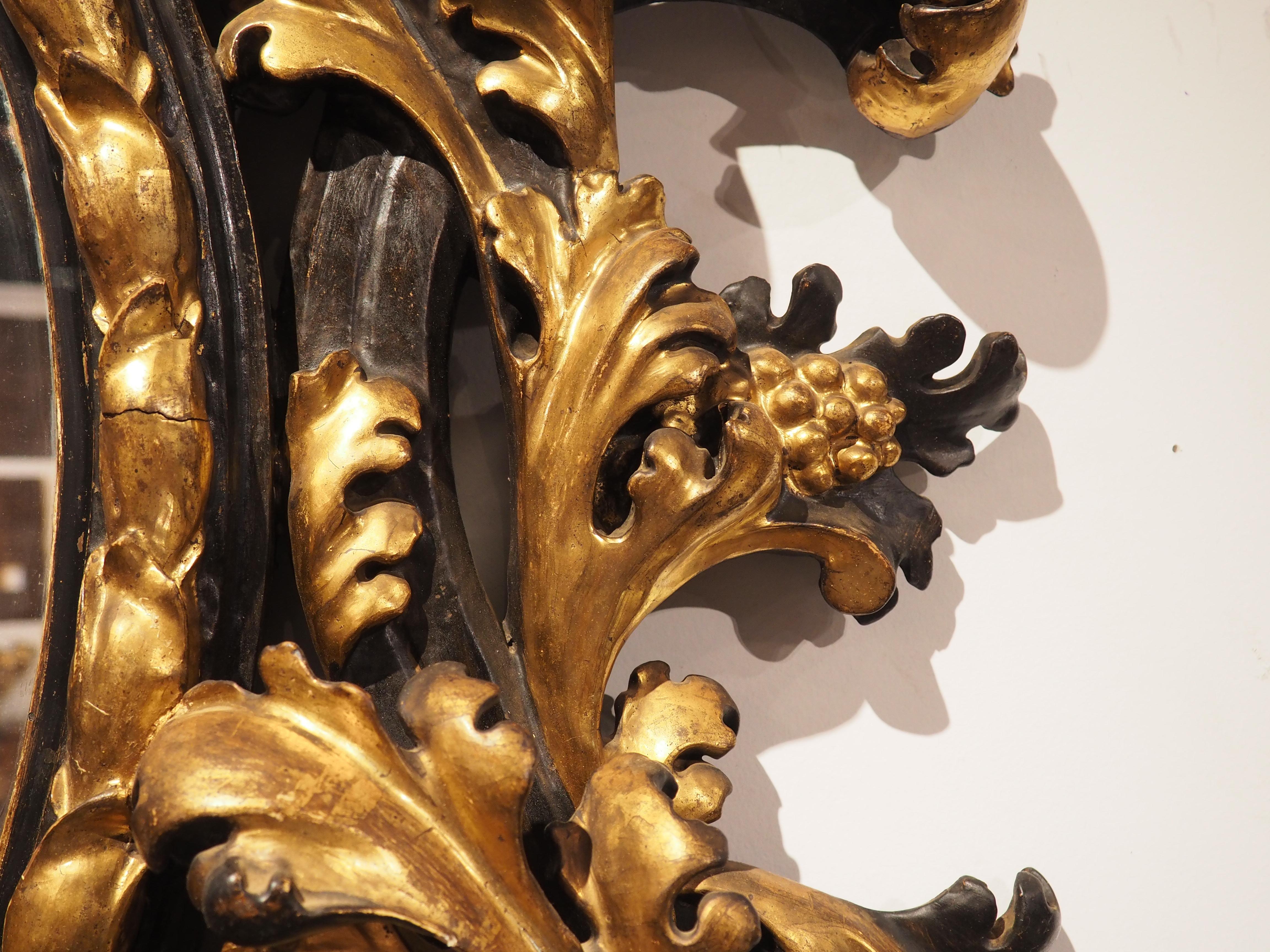 Fabuleux Antique Florentine Wall Mirror noir et or, Circa 1850 en vente 11