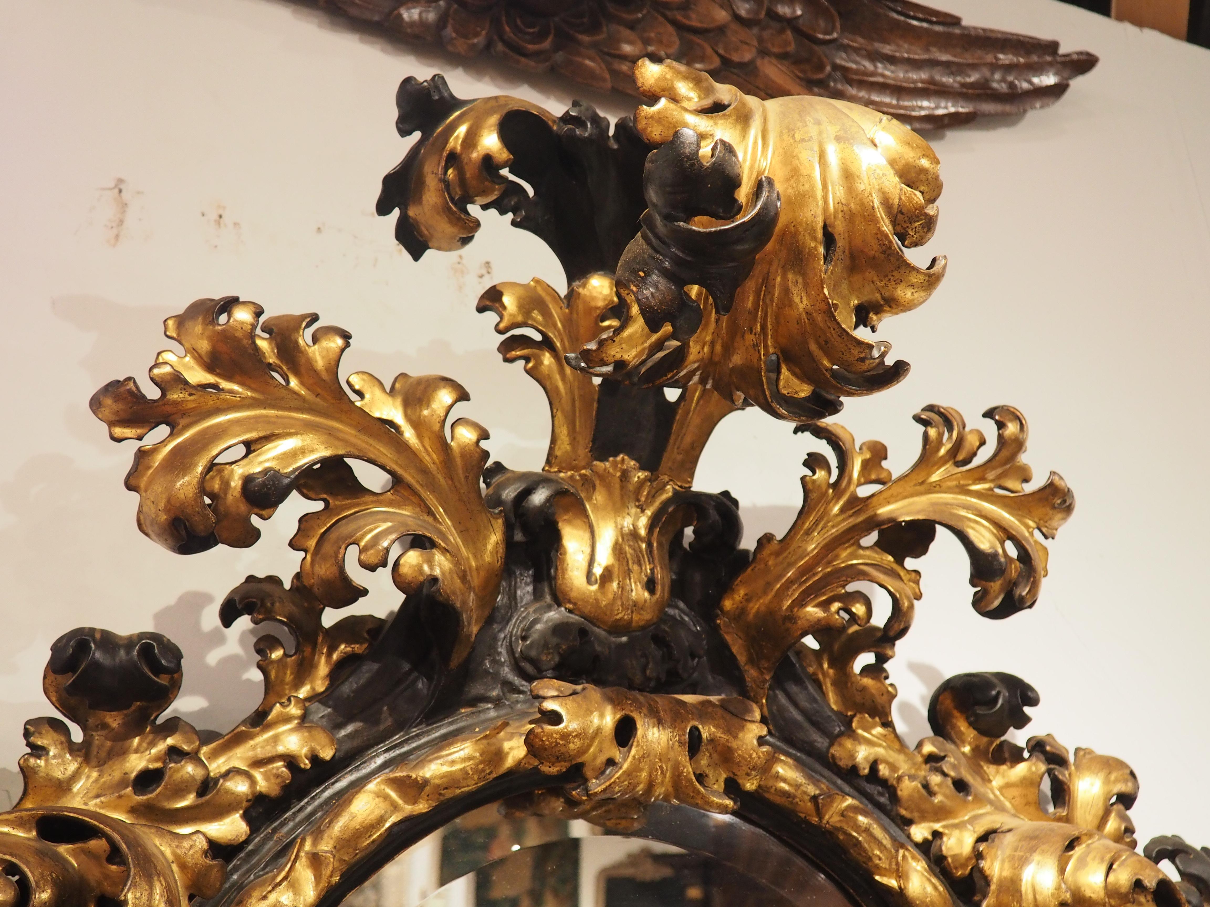 Fabuleux Antique Florentine Wall Mirror noir et or, Circa 1850 en vente 12