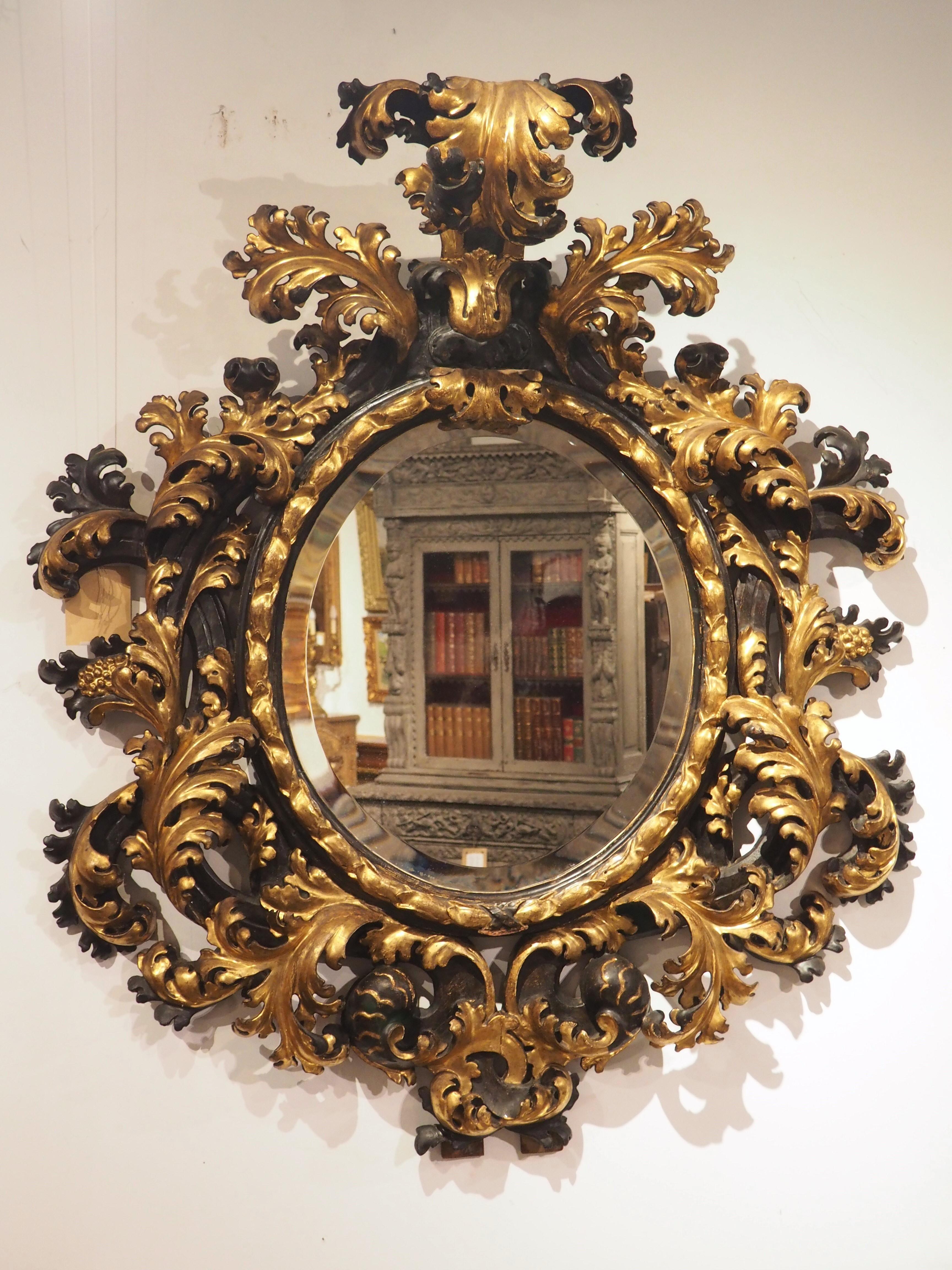 italien Fabuleux Antique Florentine Wall Mirror noir et or, Circa 1850 en vente