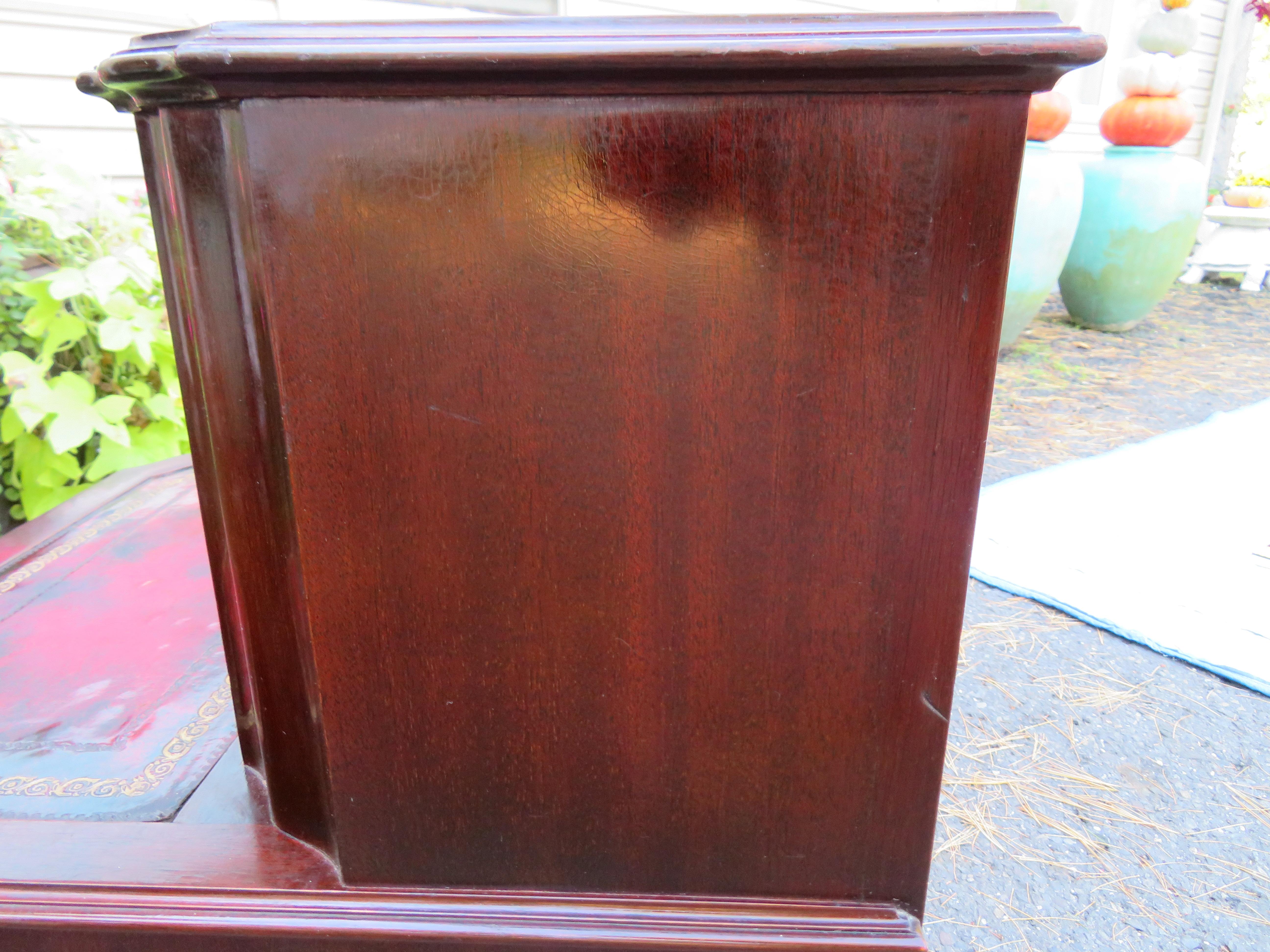 Fabulous Antique Mahogany Library Steps / Side Table For Sale 6
