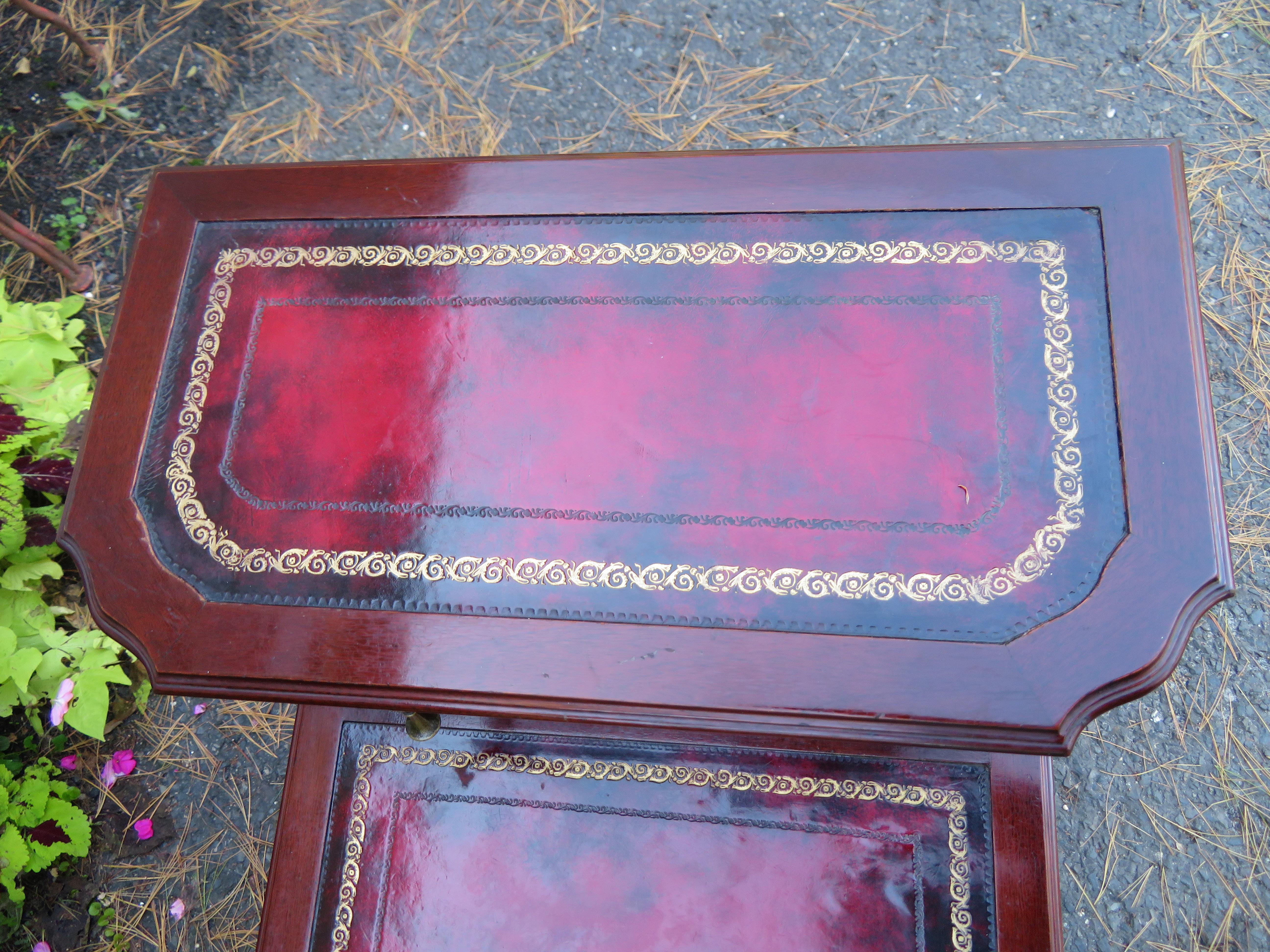 Fabulous Antique Mahogany Library Steps / Side Table In Good Condition For Sale In Pemberton, NJ