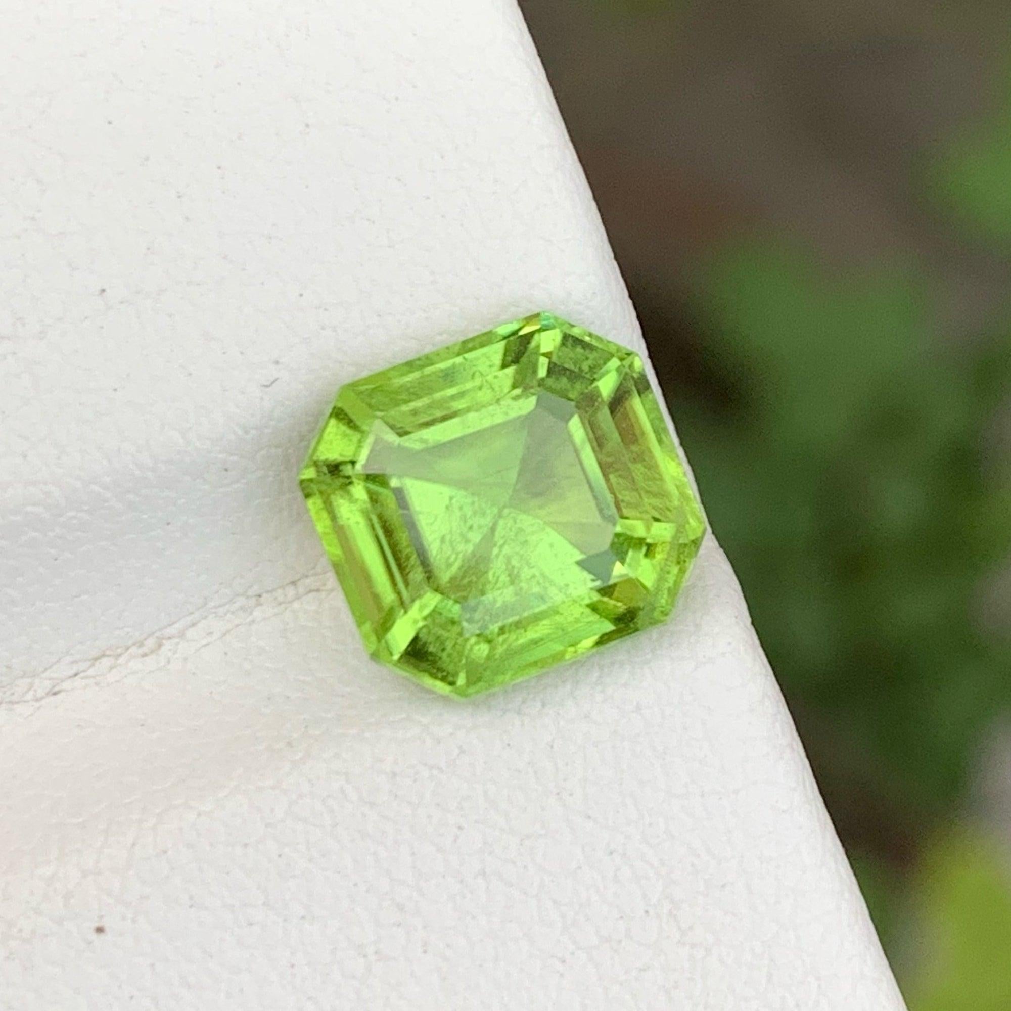 Fabulous Apple Green Loose Peridot of  4.05 carats from Pakistan has a wonderful cut in a Octagon Cushion shape, incredible Green color. Great brilliance. This gem is SI Clarity.

Product Information:
GEMSTONE TYPE:	Fabulous Apple Green Loose