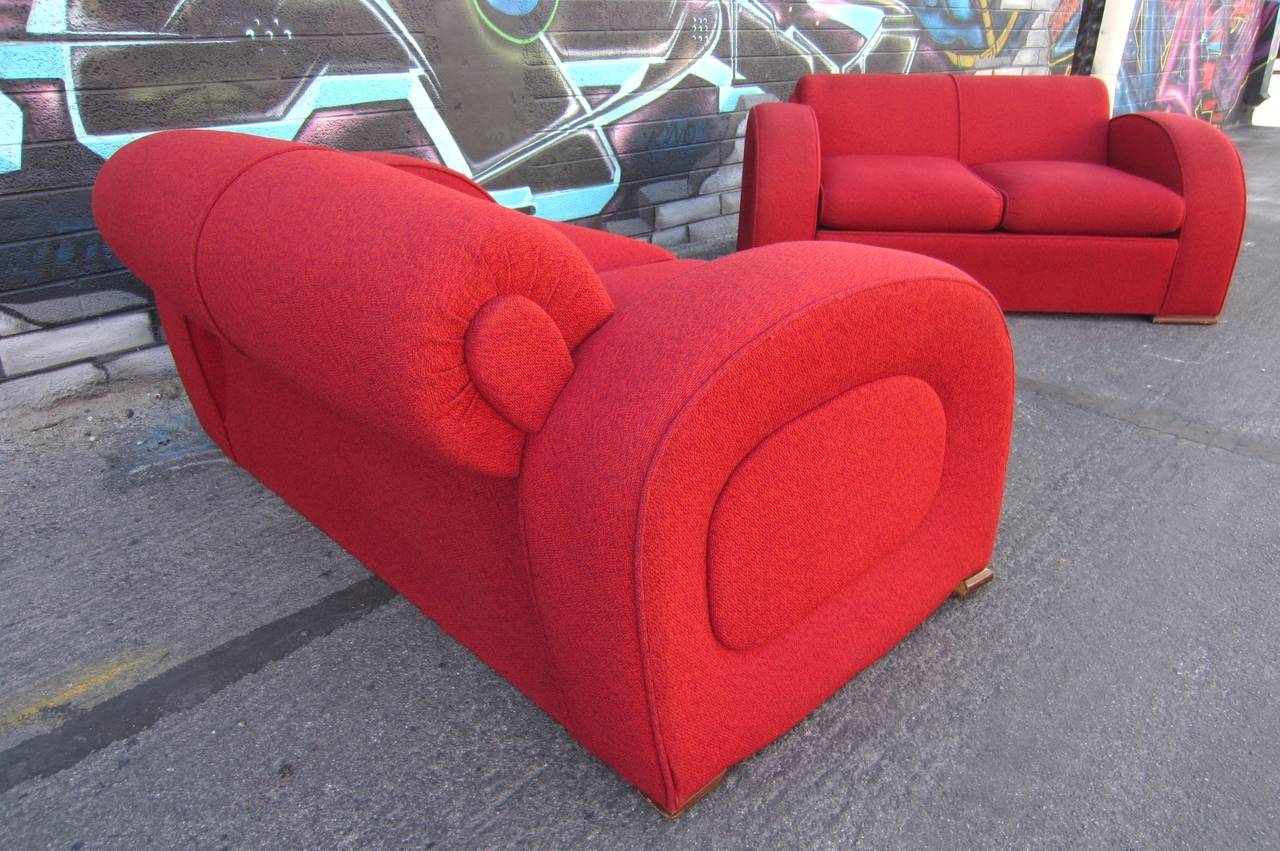 Outstanding 1940s Art Deco settee sofa.
Original red knit upholstery in excellent condition without holes or damage.
Very comfortable and solid.
