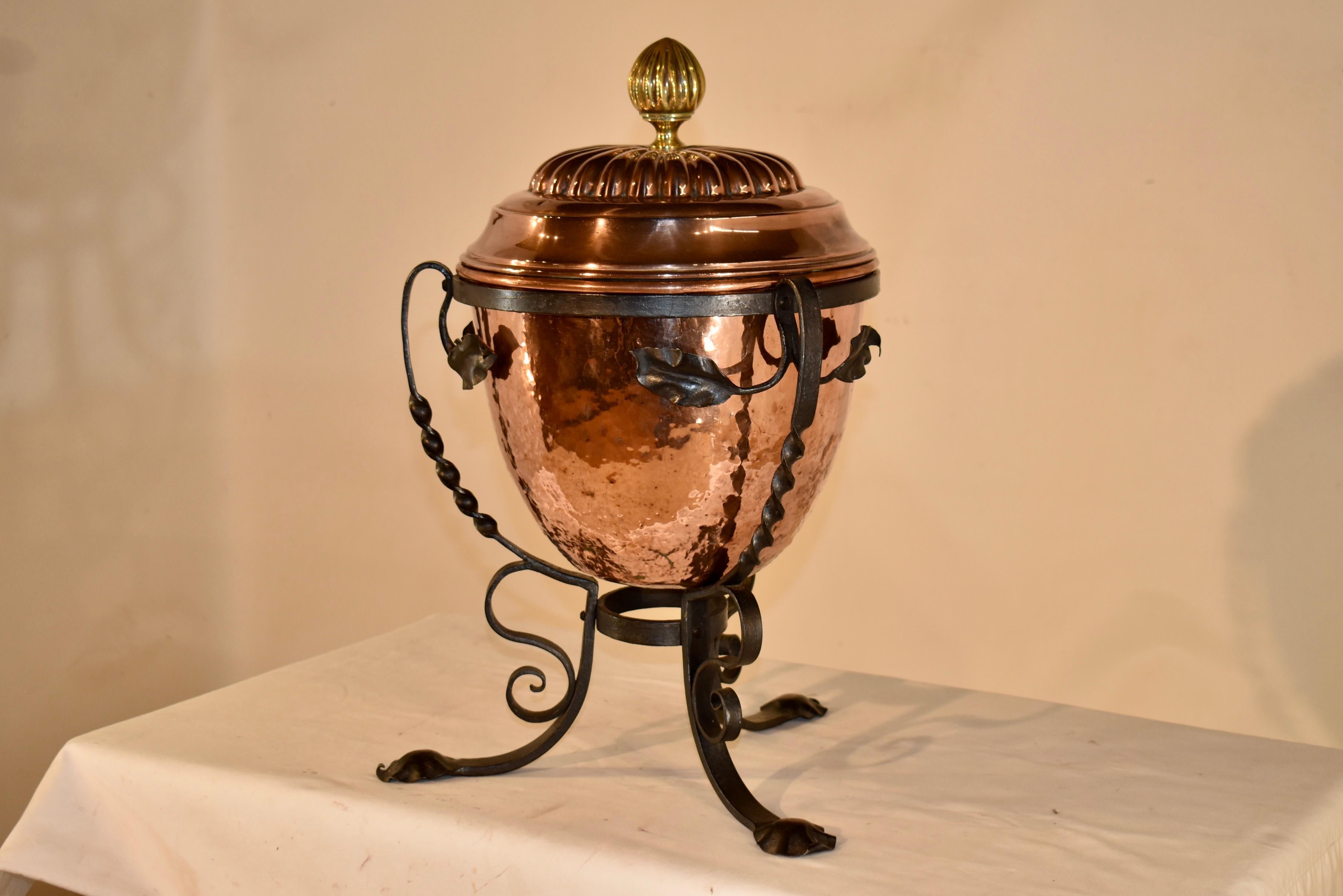 FABULOUS Arts and Crafts Copper Coal Hod on Stand, CIRCA 1920 (Englisch) im Angebot