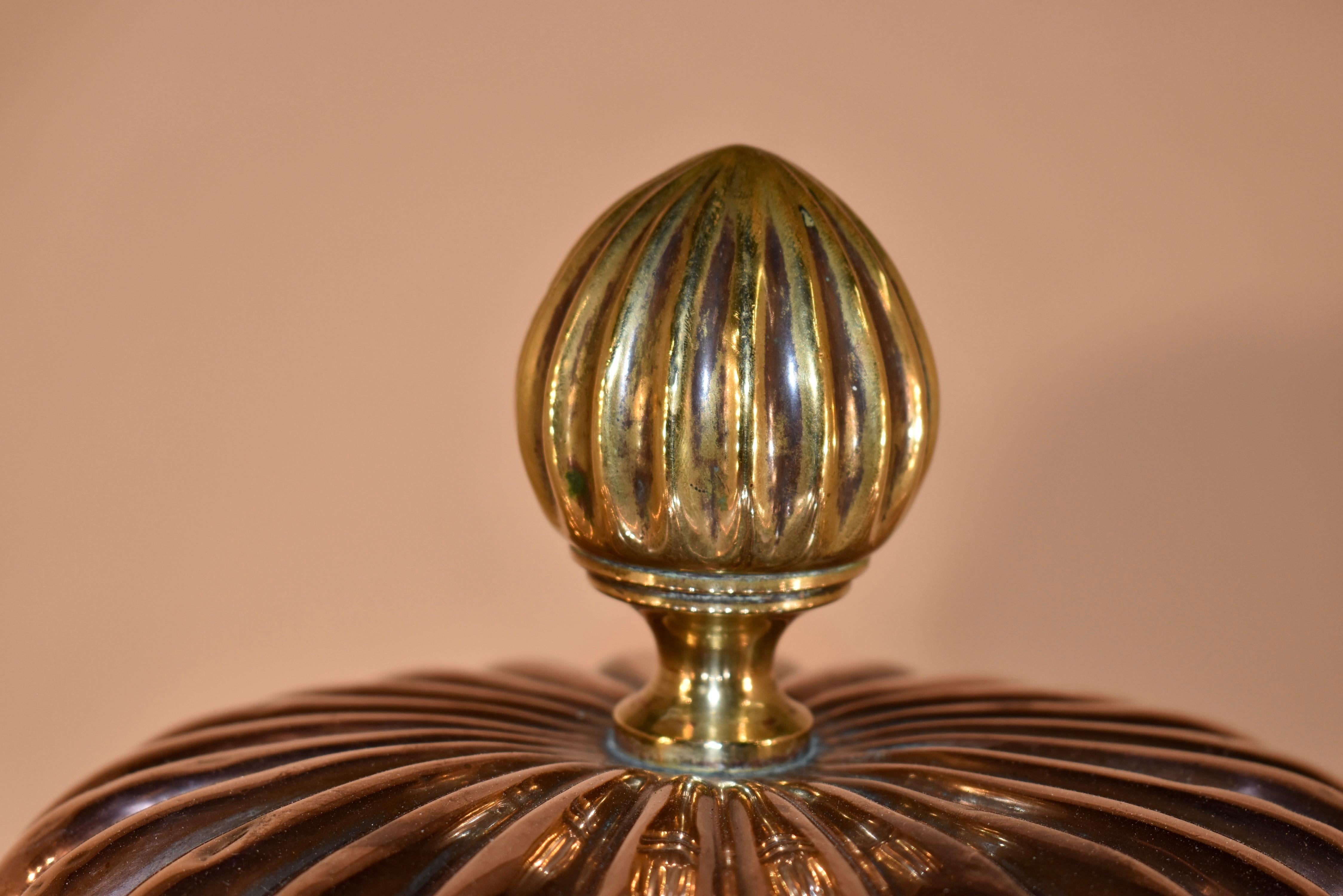 FABULOUS Arts and Crafts Copper Coal Hod on Stand, CIRCA 1920 im Angebot 2