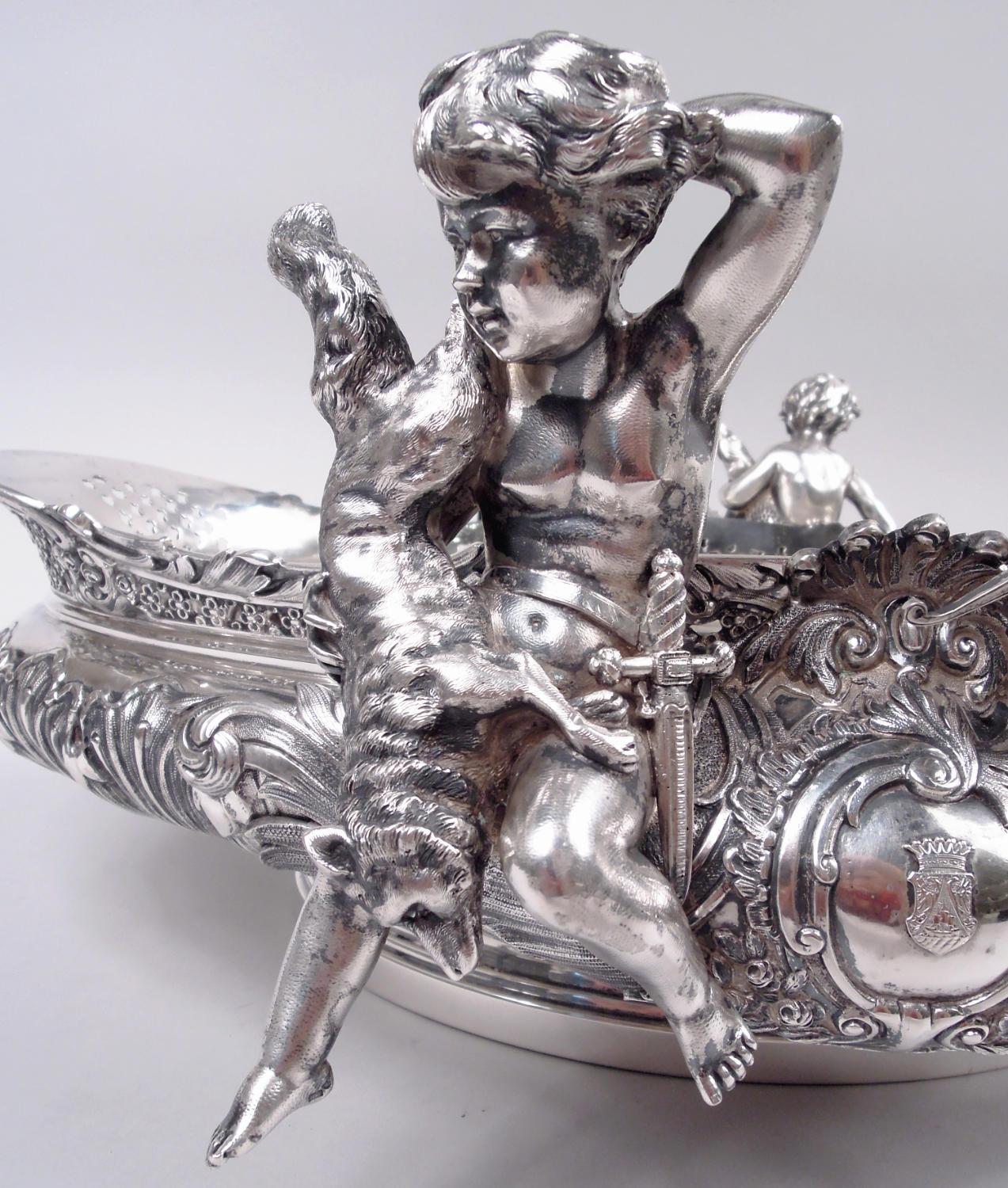 Fabelhafte österreichische Rokoko-Schale für Jagd- und Fischen im klassischen Rokoko-Stil (Silber) im Angebot