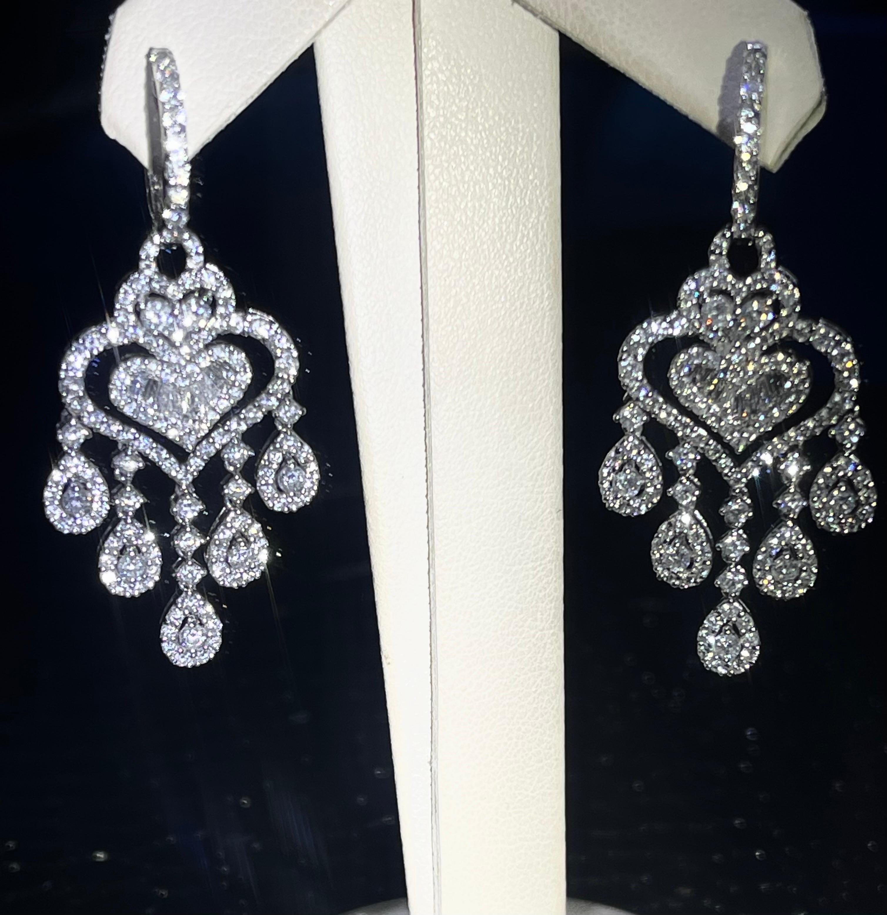 Round Cut Fabulous Chandelier Diamond Earrings In 18k White Gold  For Sale