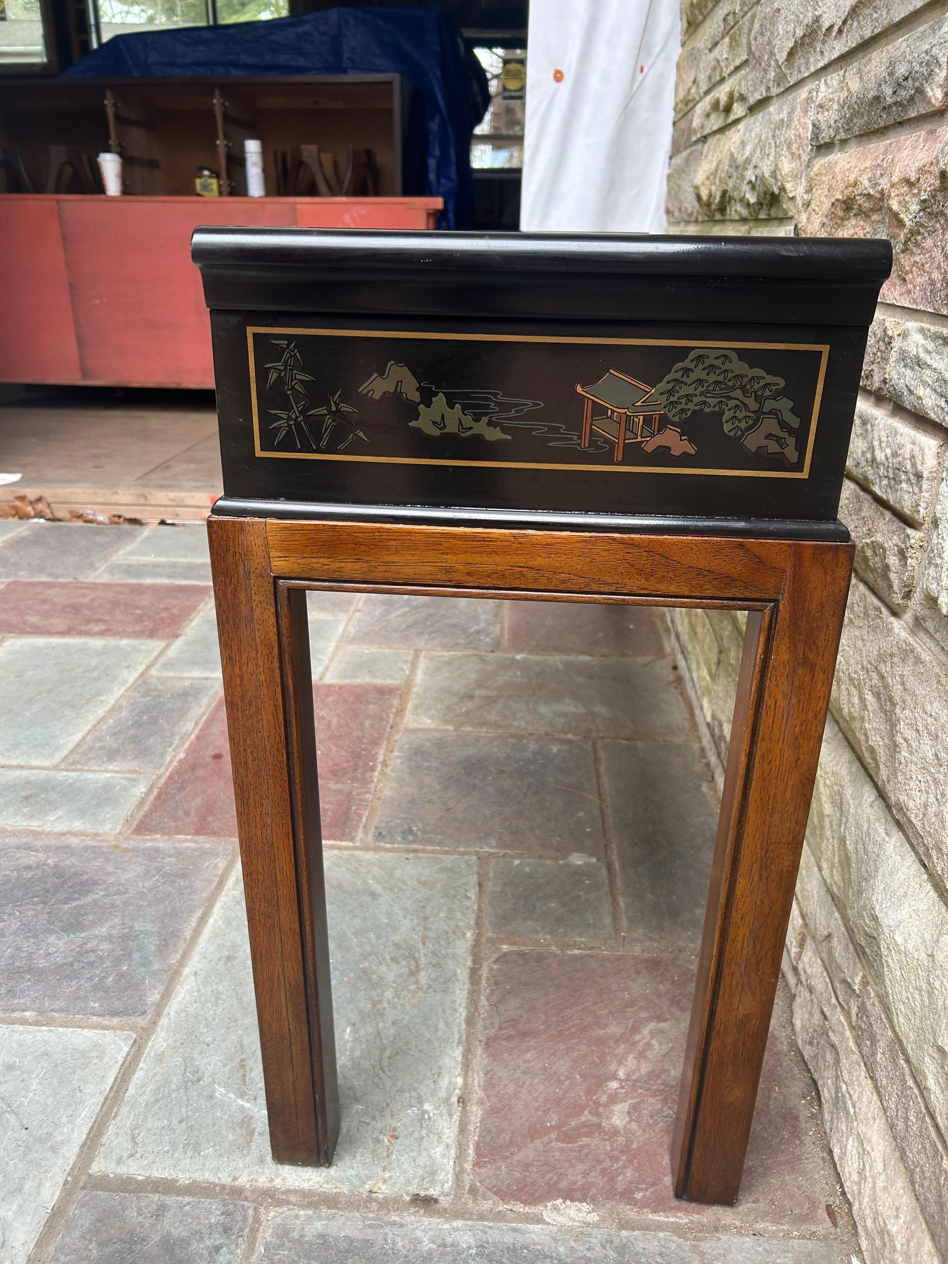 Laiton Fabuleuse table console Drexel en laque noire peinte à la main, milieu du siècle dernier en vente