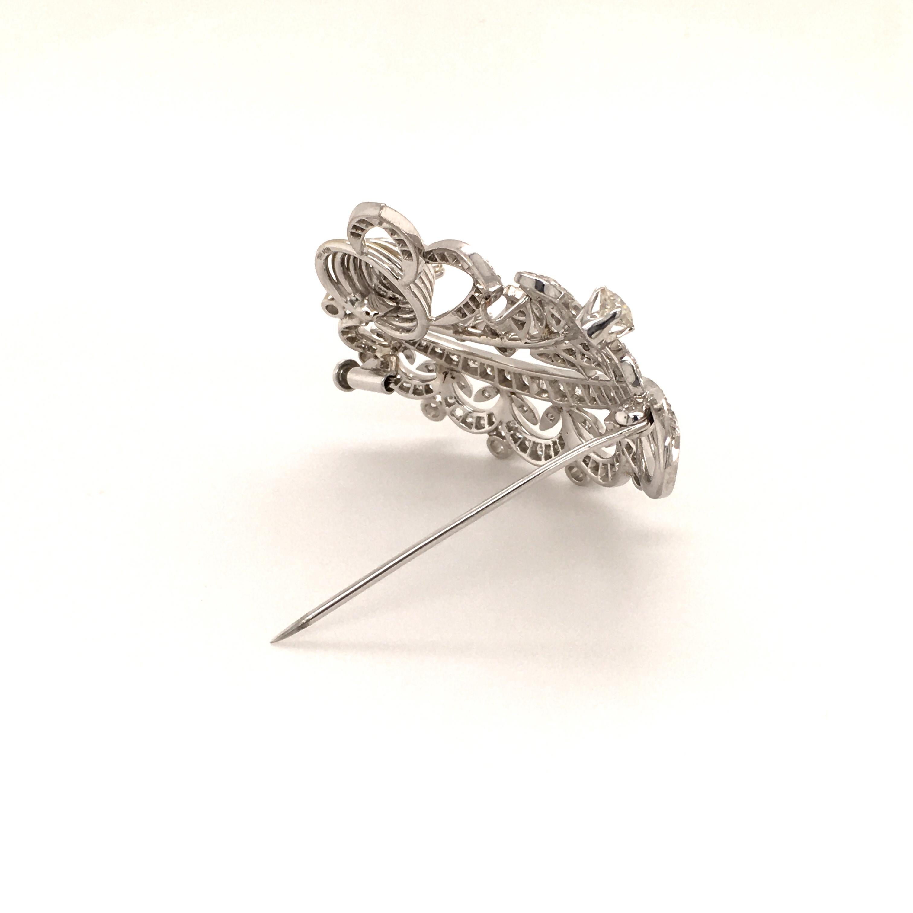 Fabulous Diamond 18 Karat White Gold Brooch In Excellent Condition For Sale In Lucerne, CH