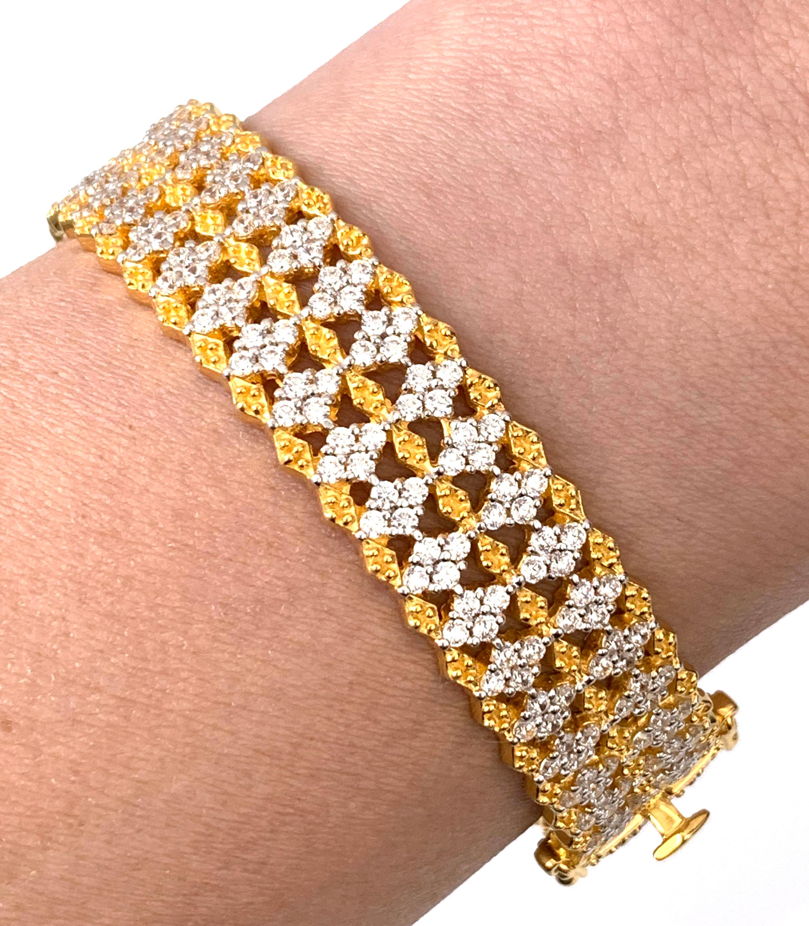 Fabulous Diamond pattern Two-tone Yellow Gold Vermeil Silver Bangle Bracelet In New Condition For Sale In Los Angeles, CA