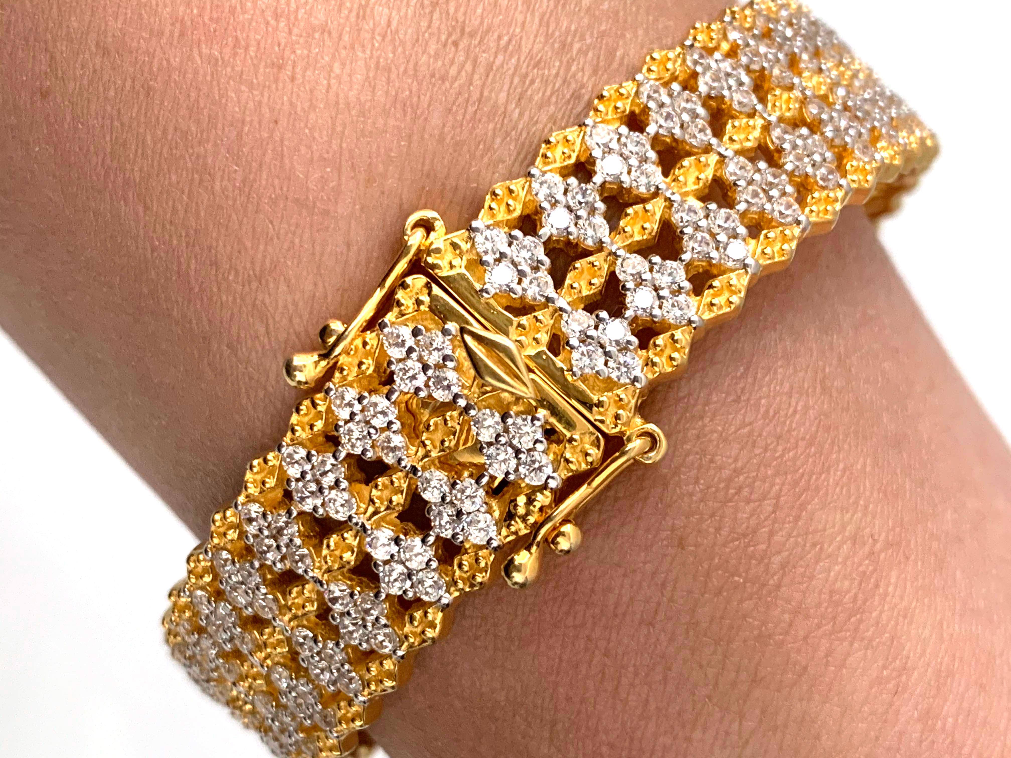 Women's Fabulous Diamond pattern Two-tone Yellow Gold Vermeil Silver Bangle Bracelet For Sale